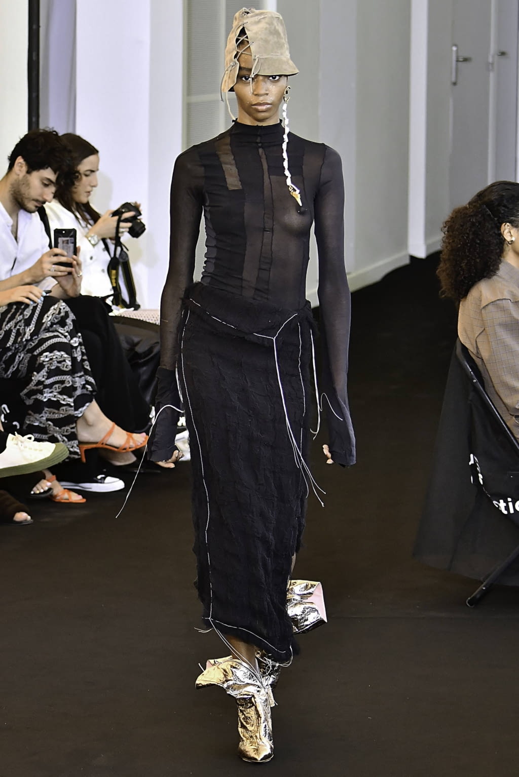 Fashion Week Paris Spring/Summer 2020 look 18 from the Acne Studios collection 女装