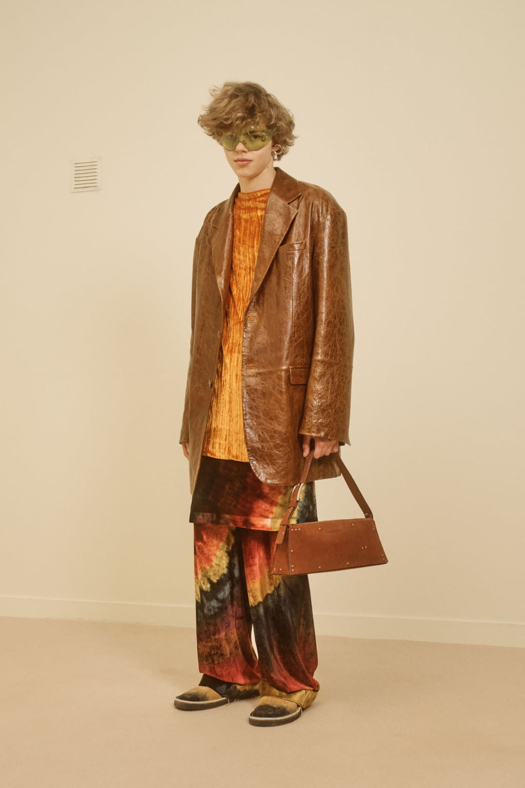Fashion Week Paris Fall/Winter 2021 look 12 from the Acne Studios collection 男装