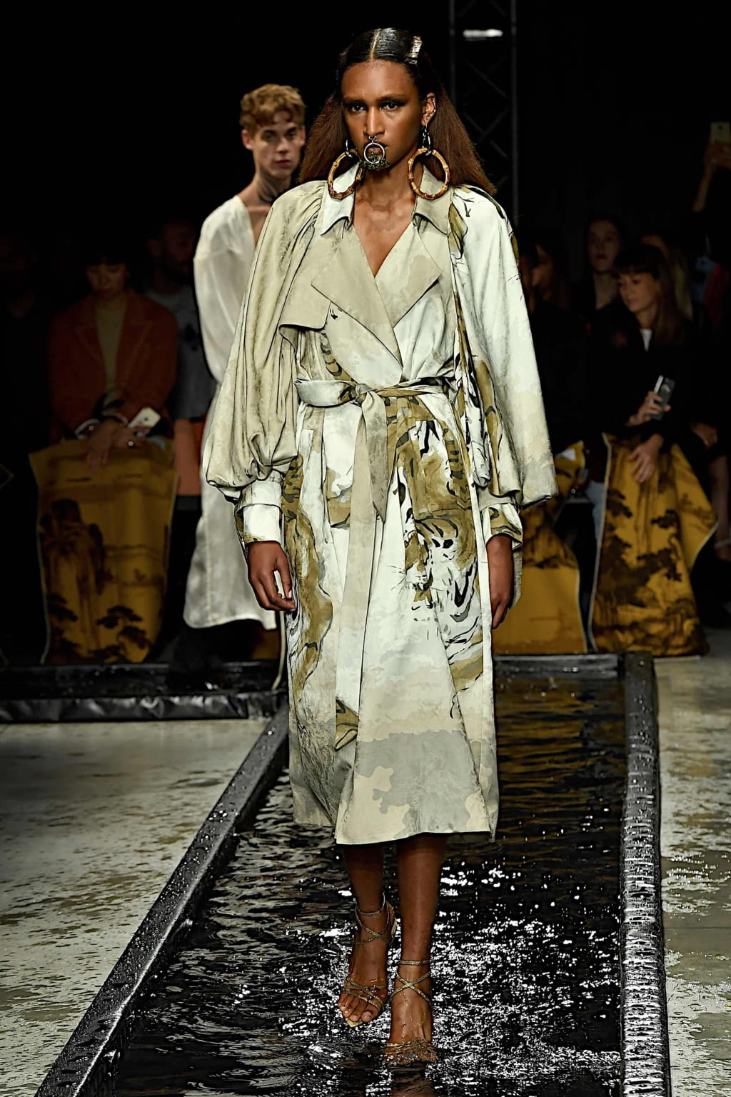 Fashion Week Milan Spring/Summer 2020 look 16 de la collection Act n°1 womenswear