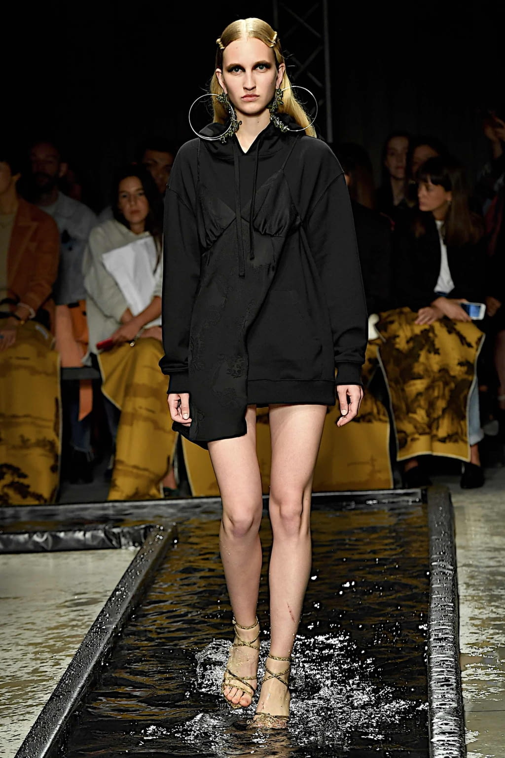 Fashion Week Milan Spring/Summer 2020 look 26 de la collection Act n°1 womenswear