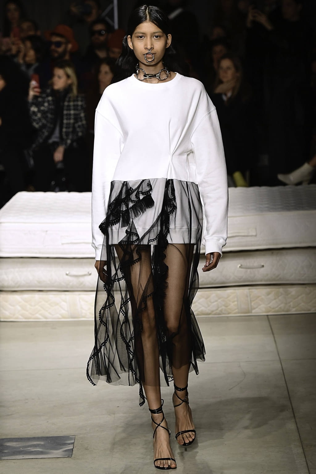 Fashion Week Milan Fall/Winter 2019 look 12 de la collection Act n°1 womenswear