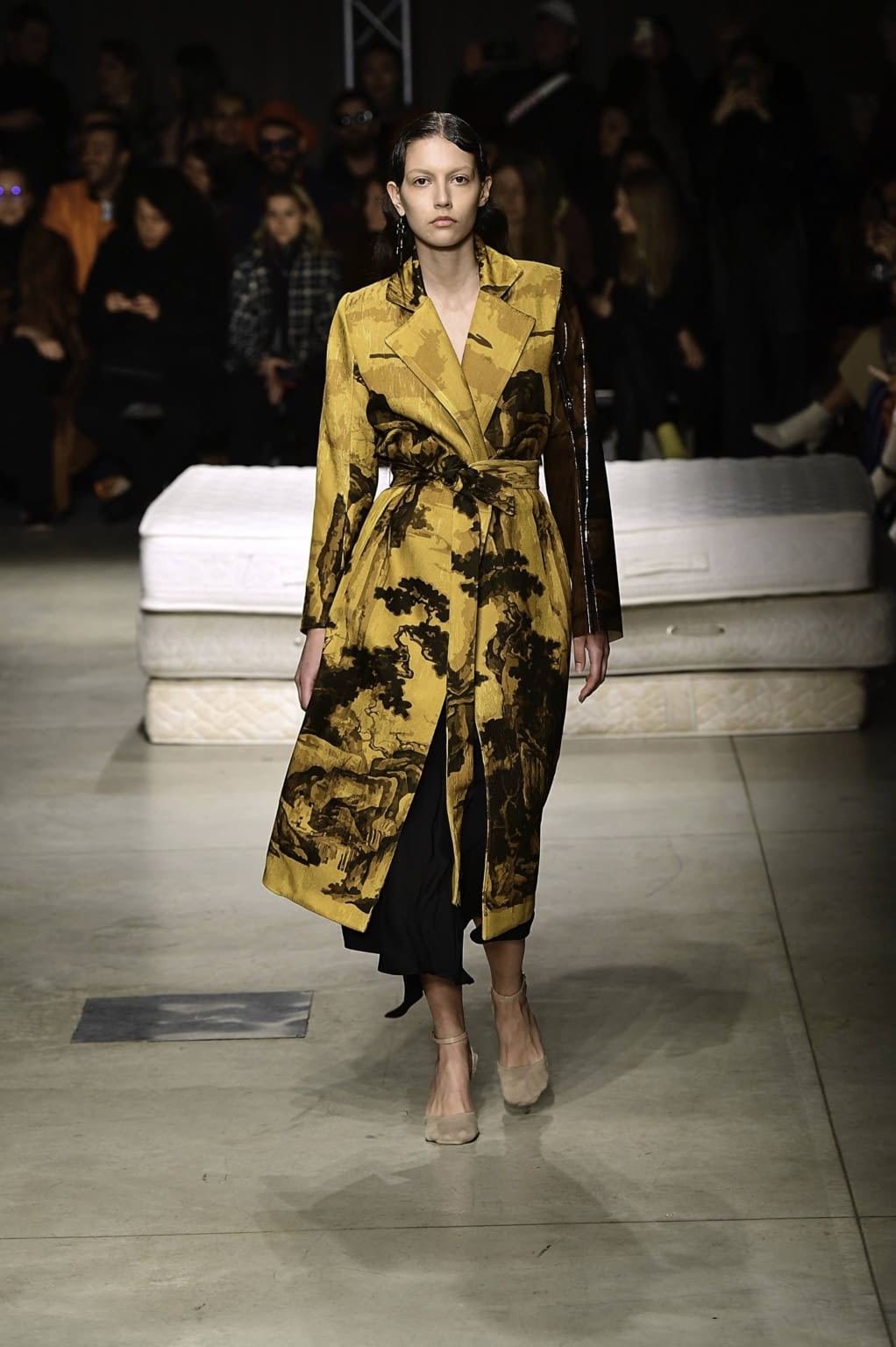 Fashion Week Milan Fall/Winter 2019 look 36 de la collection Act n°1 womenswear