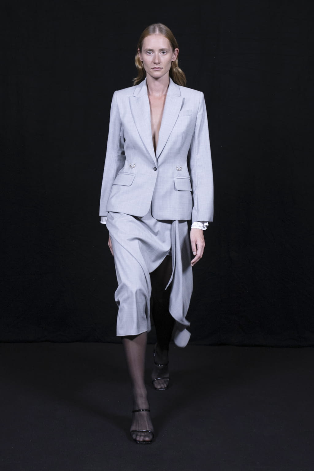 Fashion Week Milan Spring/Summer 2021 look 1 de la collection Act n°1 womenswear