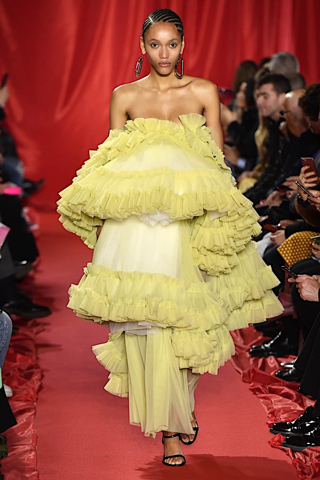 Fashion Week Milan Fall/Winter 2020 look 42 de la collection Act n°1 womenswear
