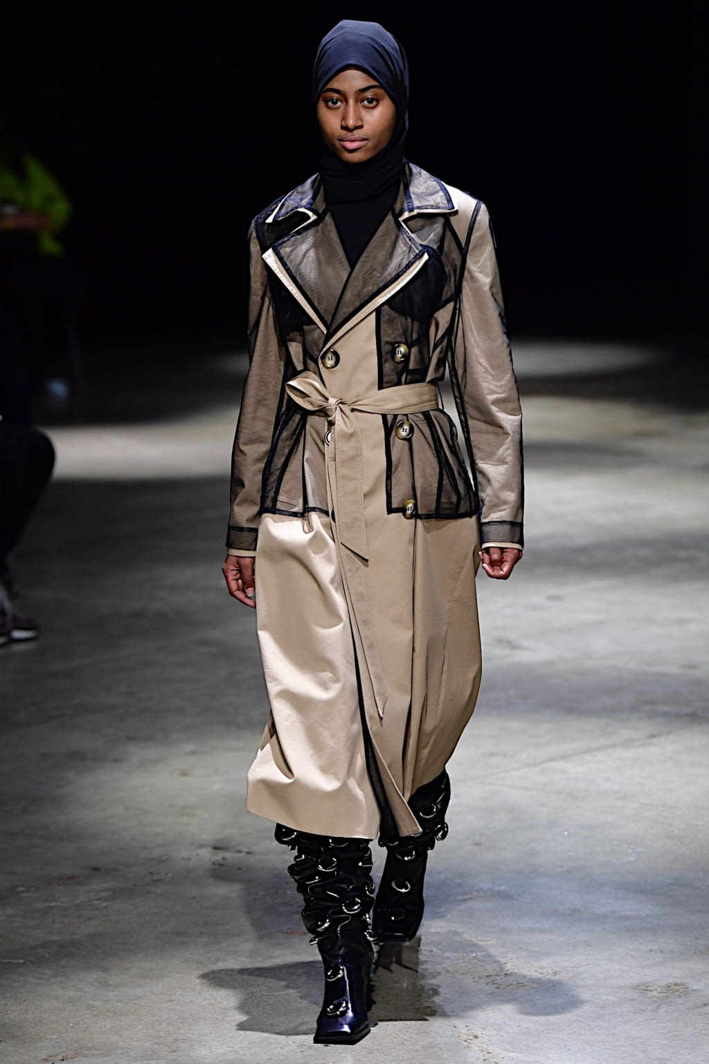 Fashion Week Milan Fall/Winter 2022 look 10 de la collection Act n°1 womenswear