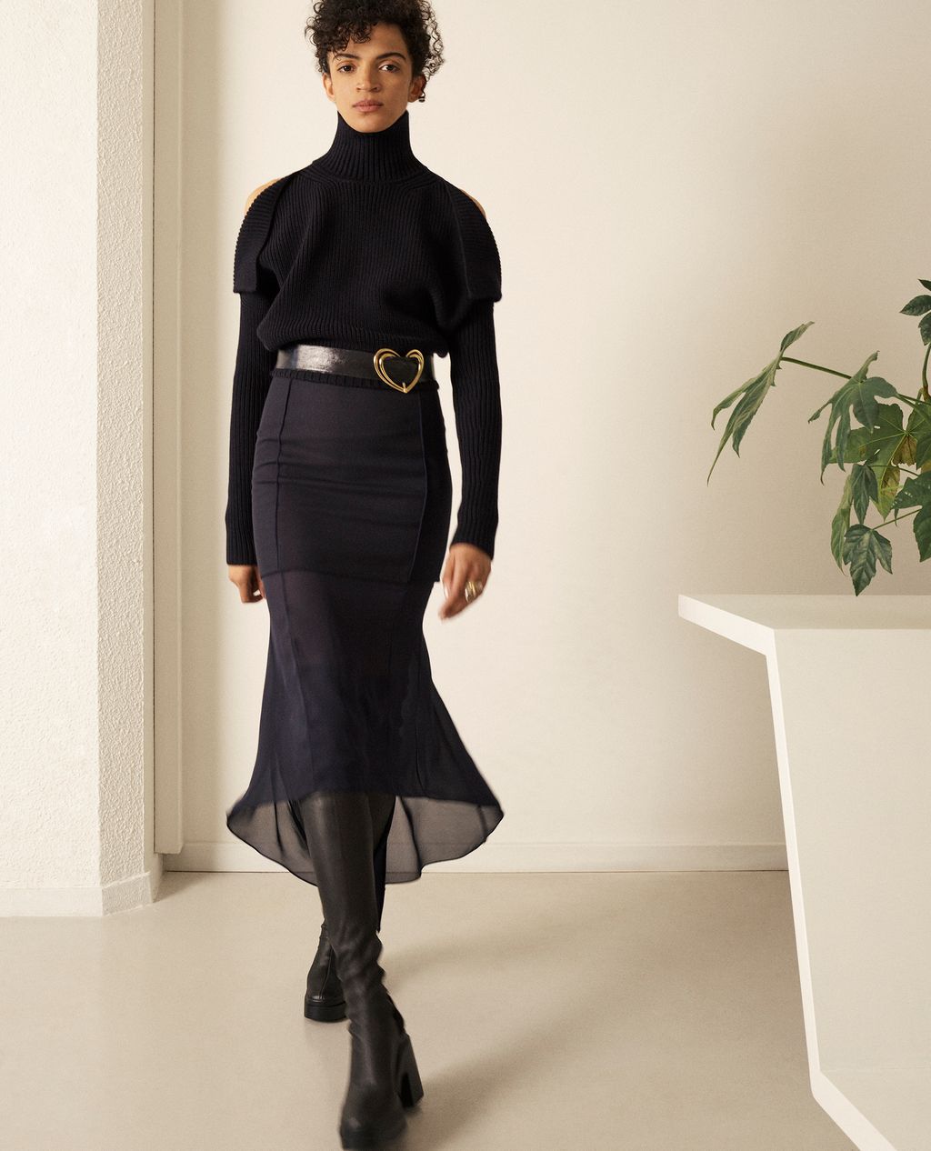 Fashion Week Paris Fall/Winter 2022 look 6 from the Adela Studio collection womenswear