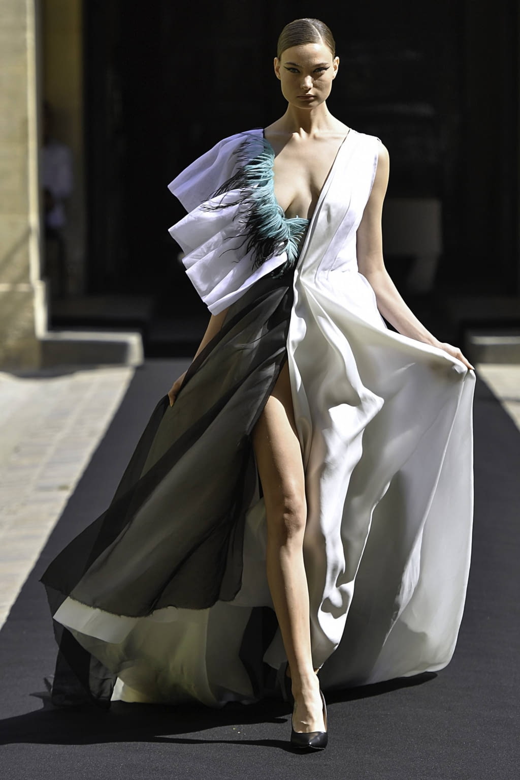 Fashion Week Paris Fall/Winter 2019 look 15 from the Aelis collection couture