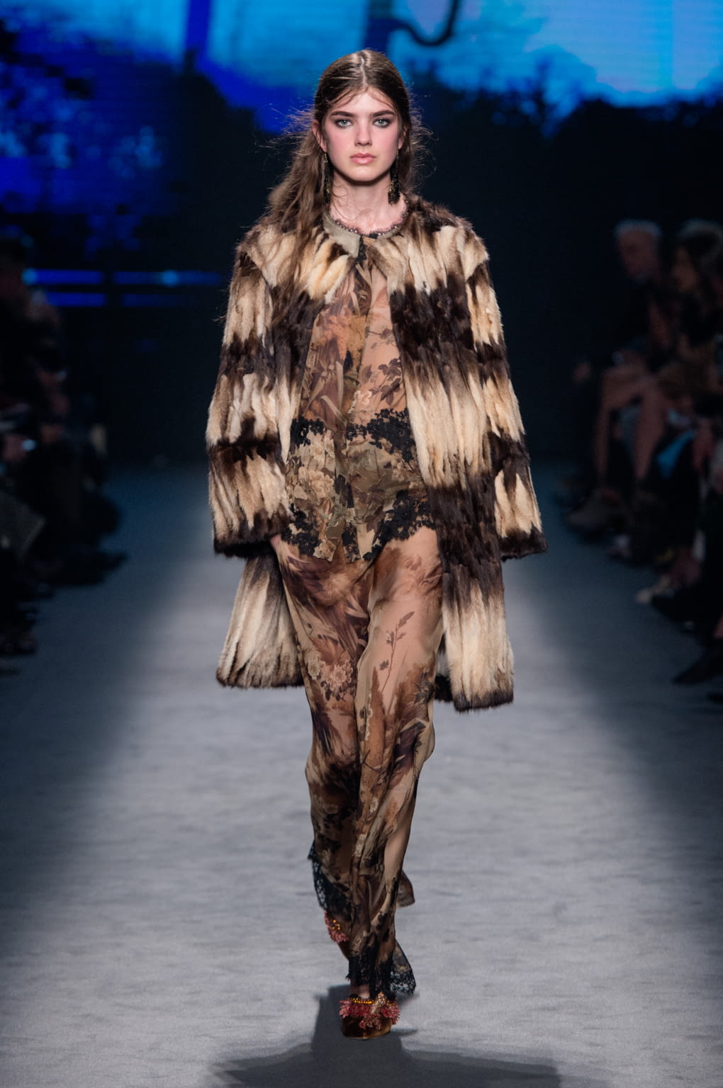 Fashion Week Milan Fall/Winter 2016 look 10 from the Alberta Ferretti collection womenswear