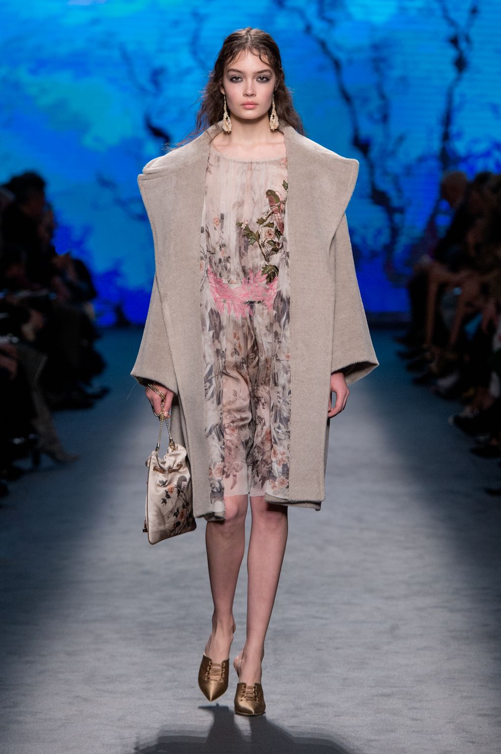 Fashion Week Milan Fall/Winter 2016 look 30 de la collection Alberta Ferretti womenswear