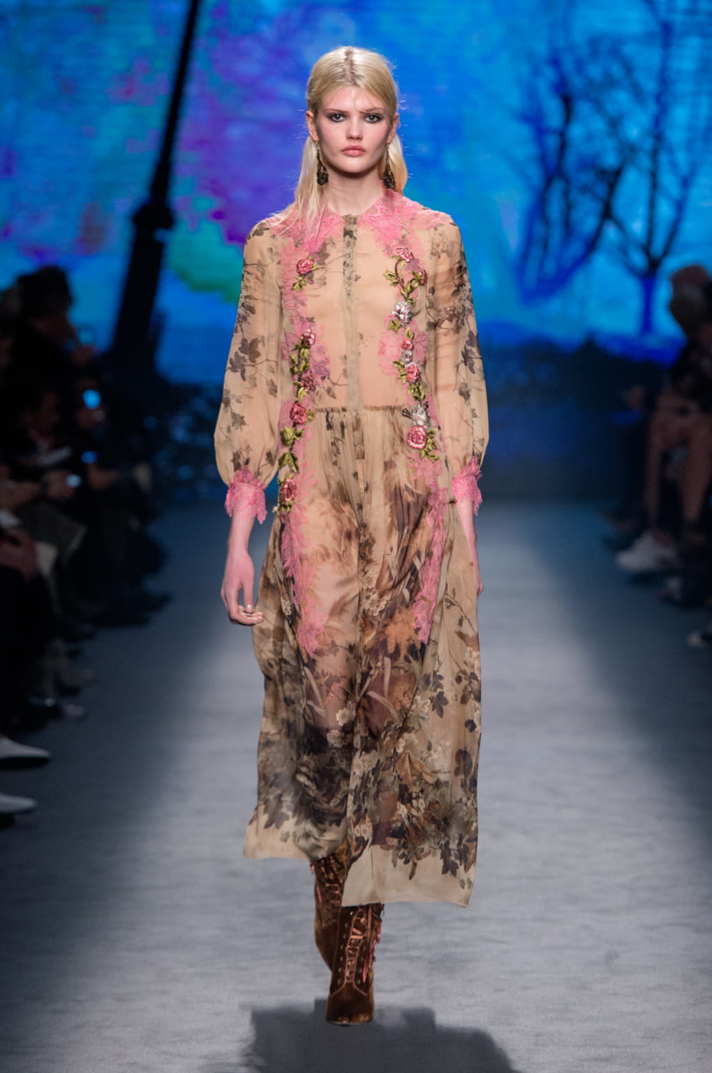 Fashion Week Milan Fall/Winter 2016 look 4 from the Alberta Ferretti collection 女装