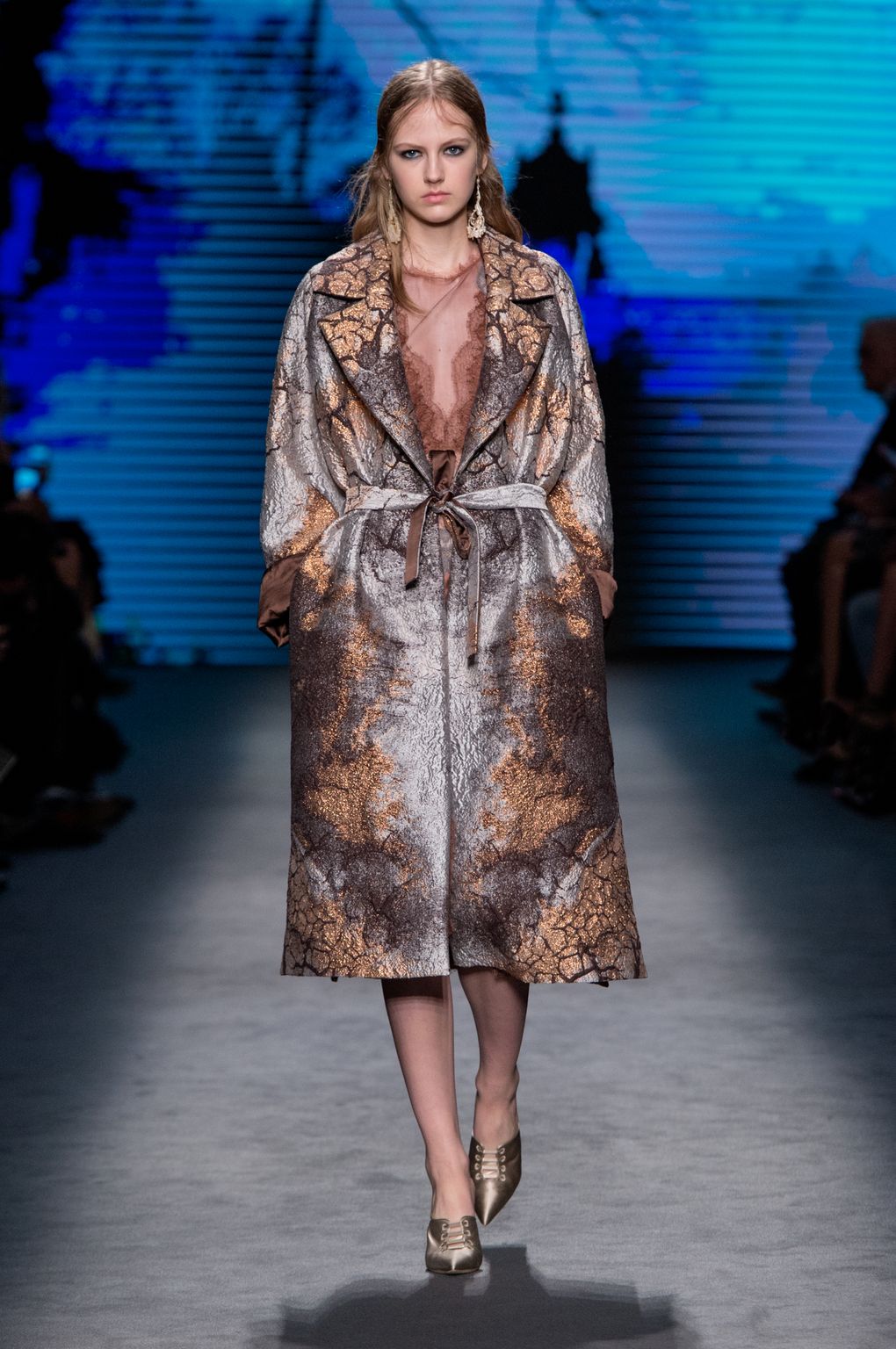 Fashion Week Milan Fall/Winter 2016 look 43 de la collection Alberta Ferretti womenswear