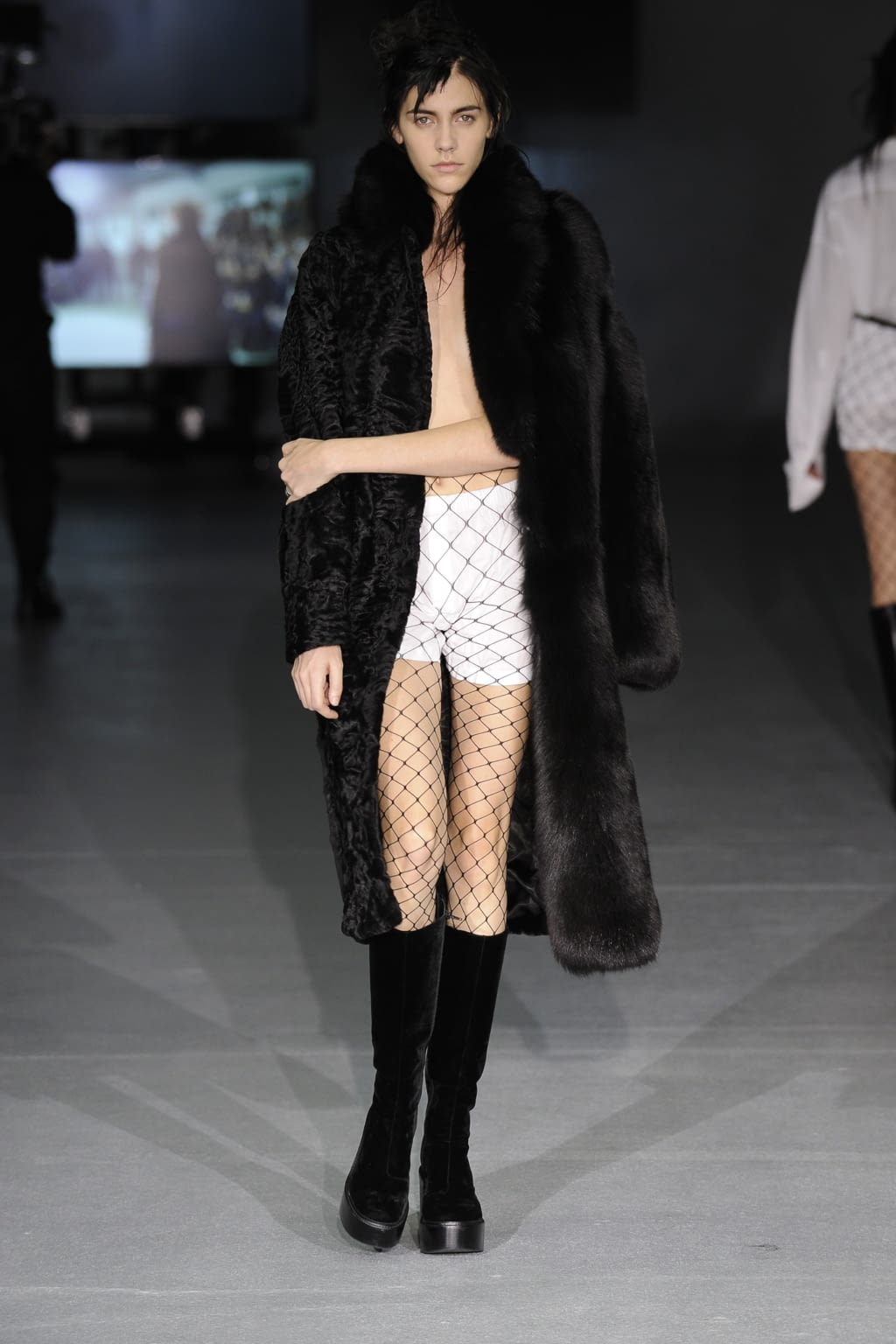 Fashion Week Paris Fall/Winter 2016 look 2 de la collection AF Vandevorst womenswear