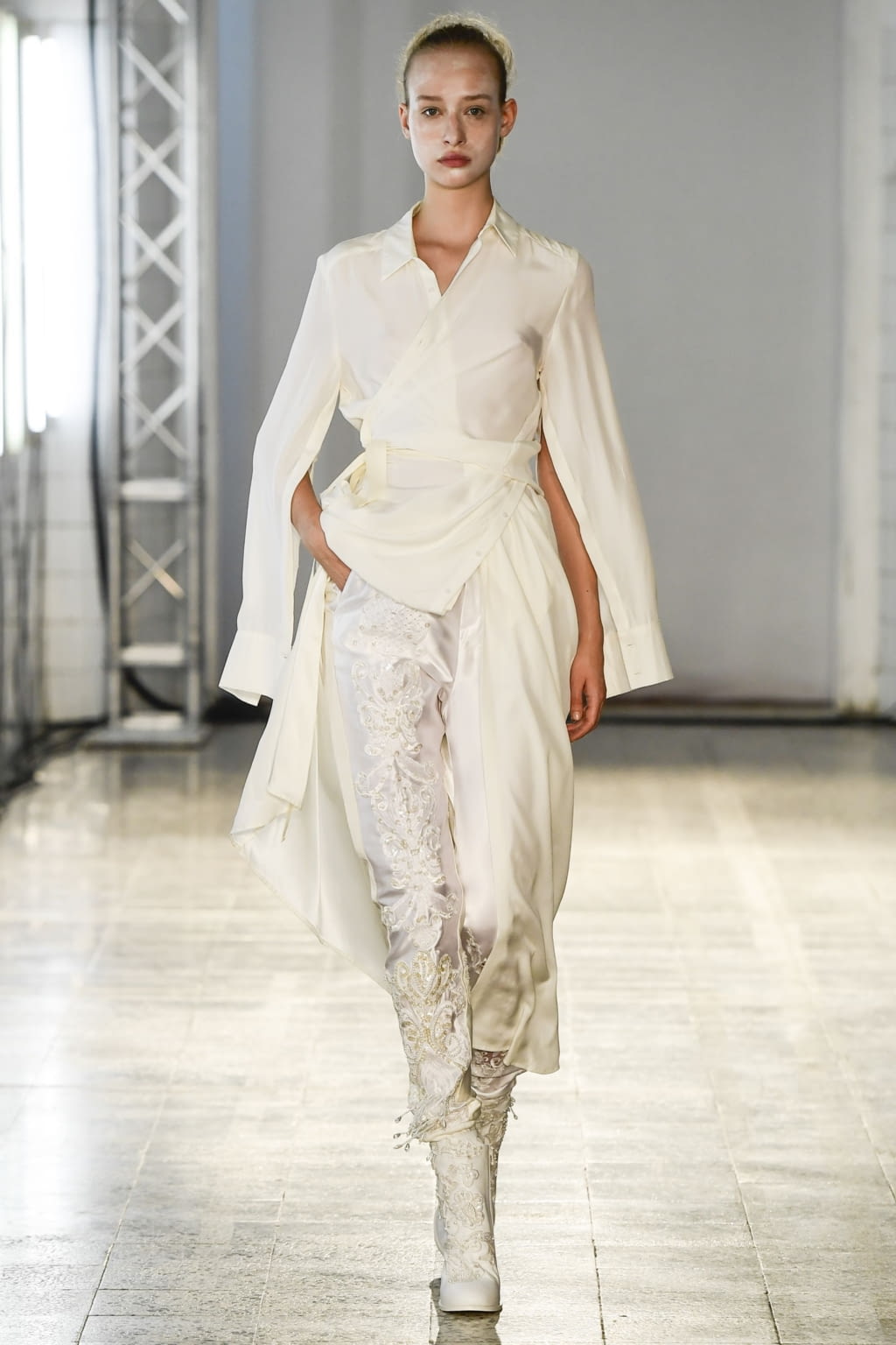 Fashion Week Milan Spring/Summer 2019 look 17 from the AF Vandevorst collection womenswear