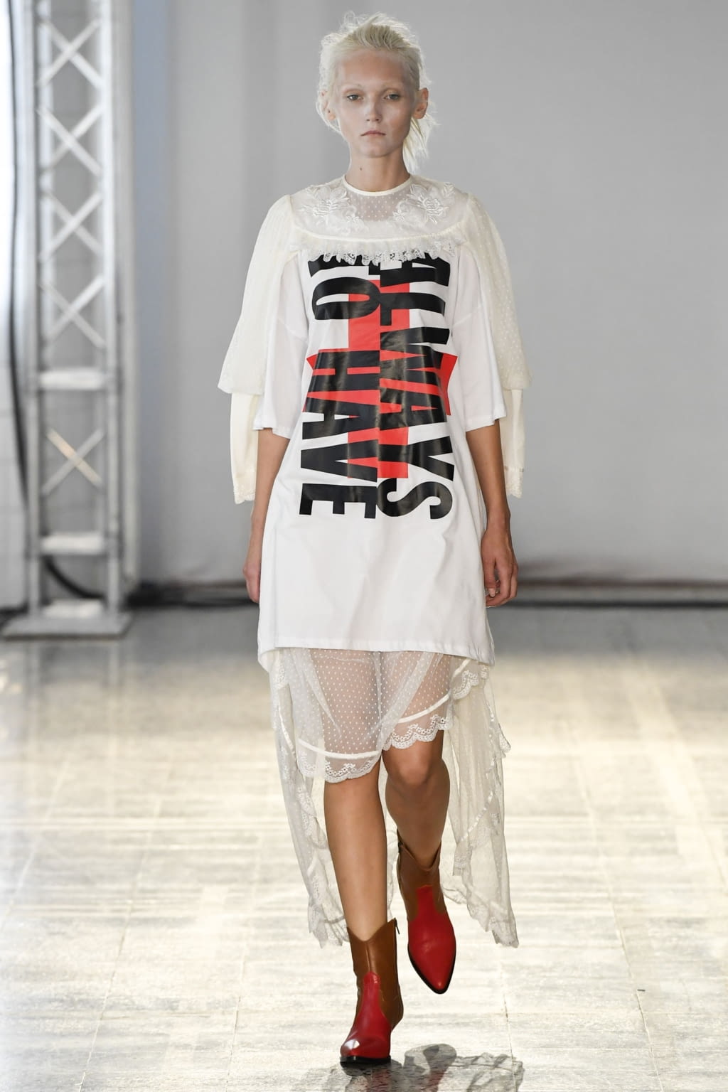 Fashion Week Milan Spring/Summer 2019 look 23 from the AF Vandevorst collection 女装