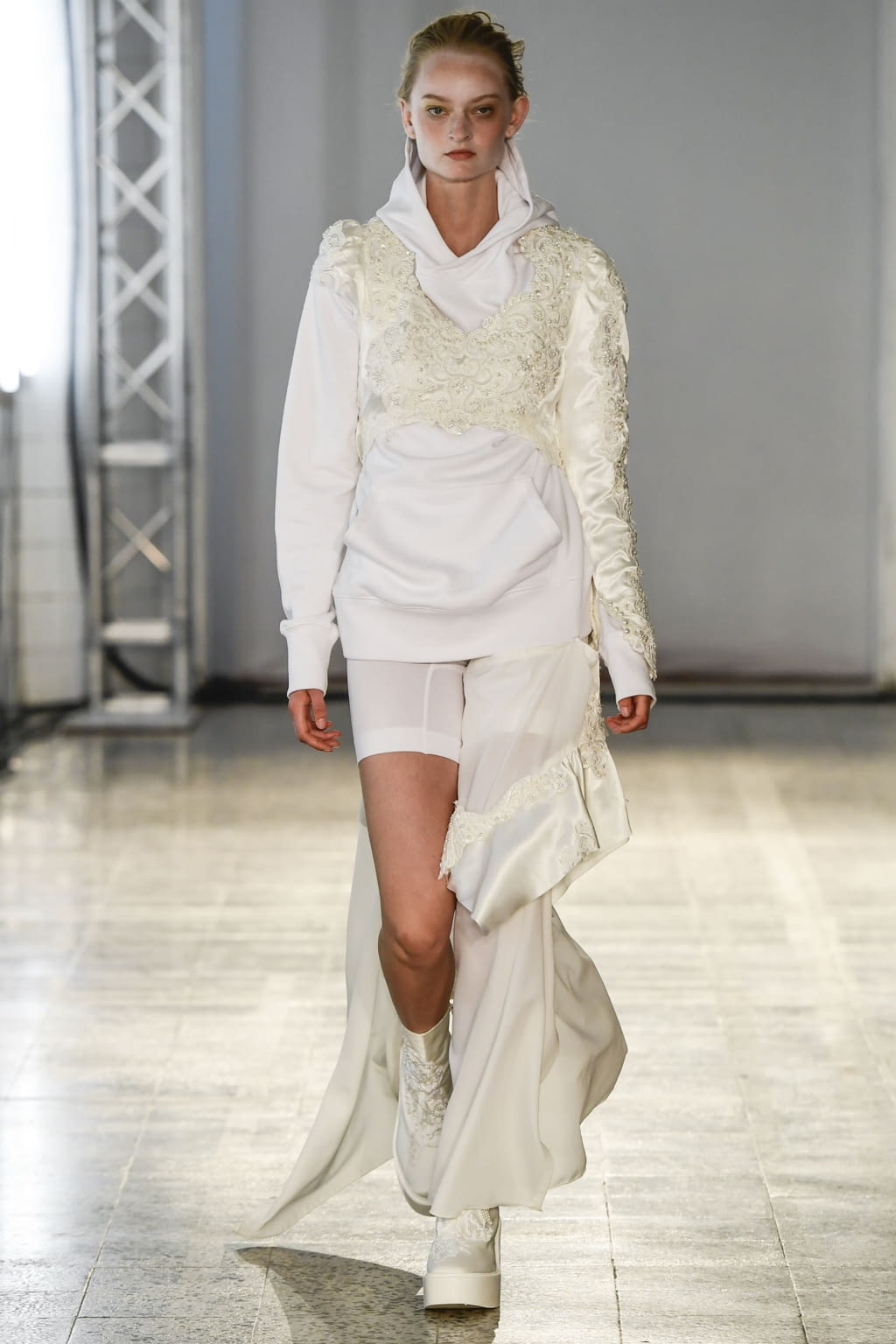 Fashion Week Milan Spring/Summer 2019 look 25 de la collection AF Vandevorst womenswear