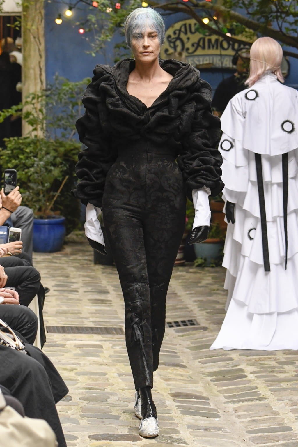 Fashion Week Paris Fall/Winter 2018 look 3 from the Aganovich collection 高级定制