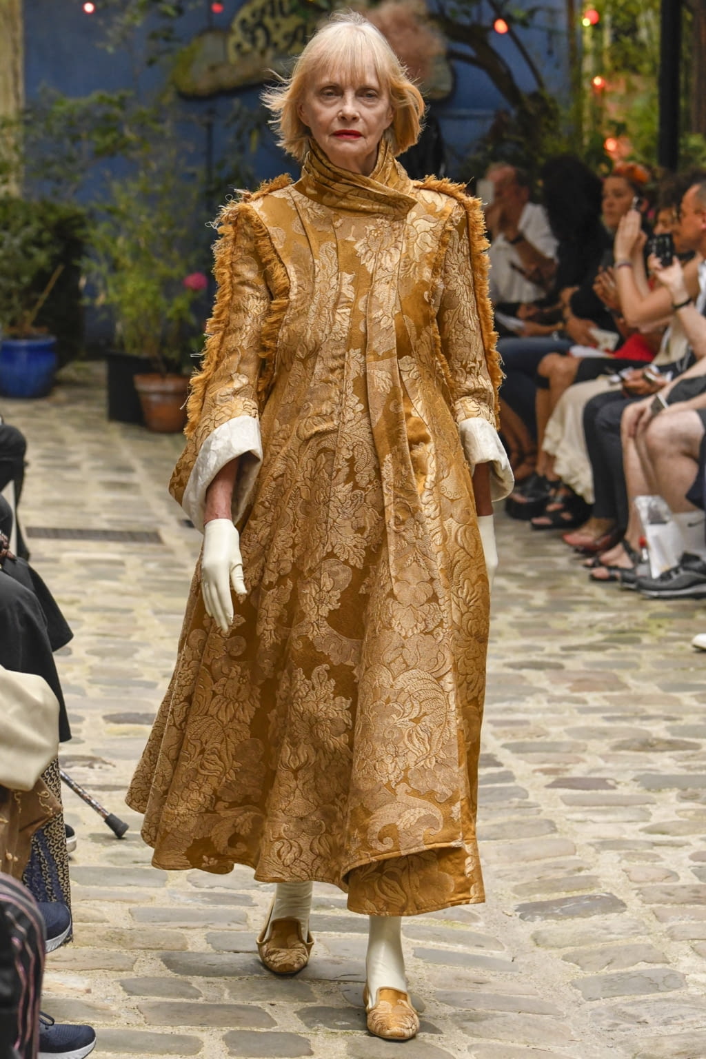 Fashion Week Paris Fall/Winter 2018 look 11 from the Aganovich collection couture