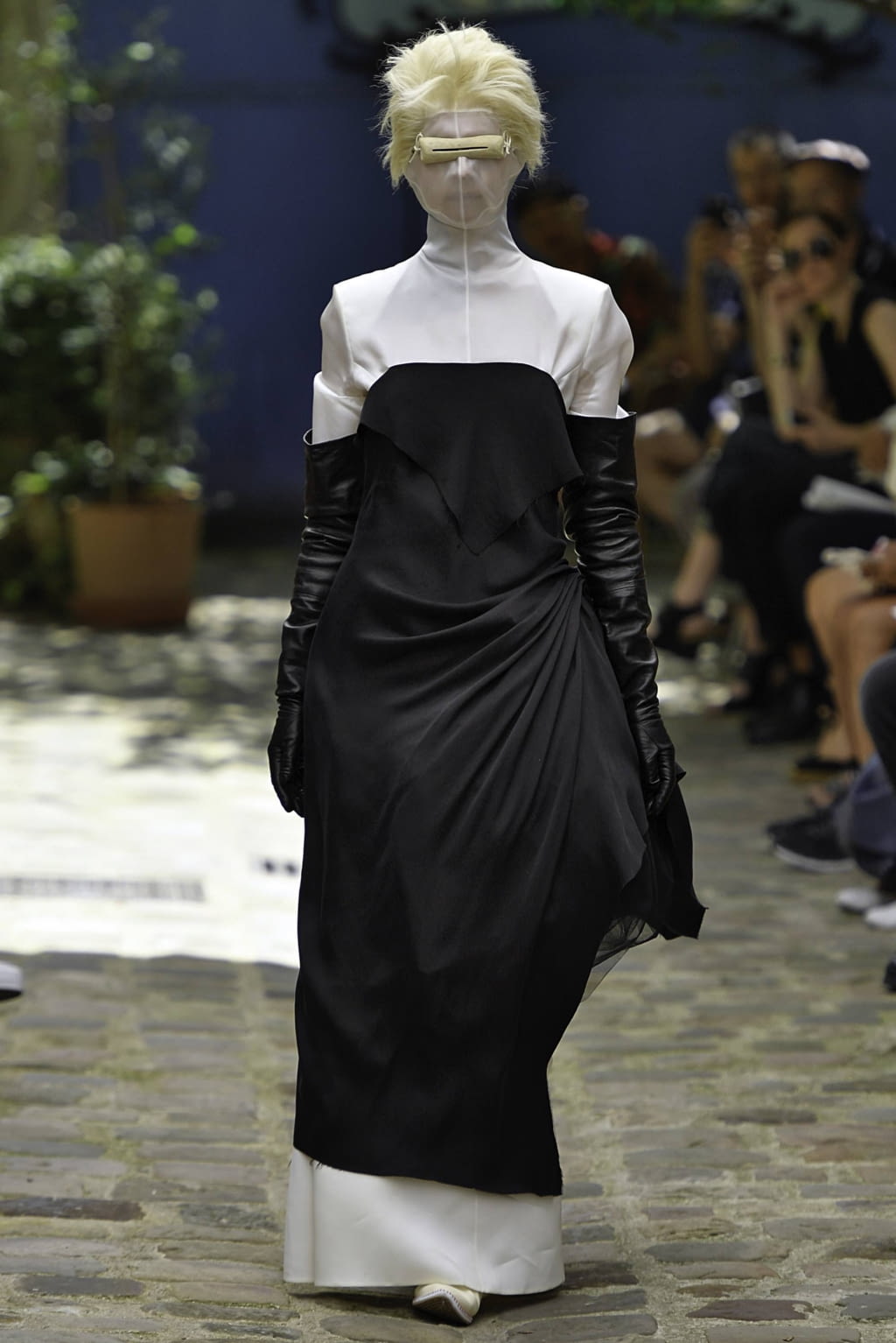 Fashion Week Paris Fall/Winter 2019 look 4 from the Aganovich collection 高级定制