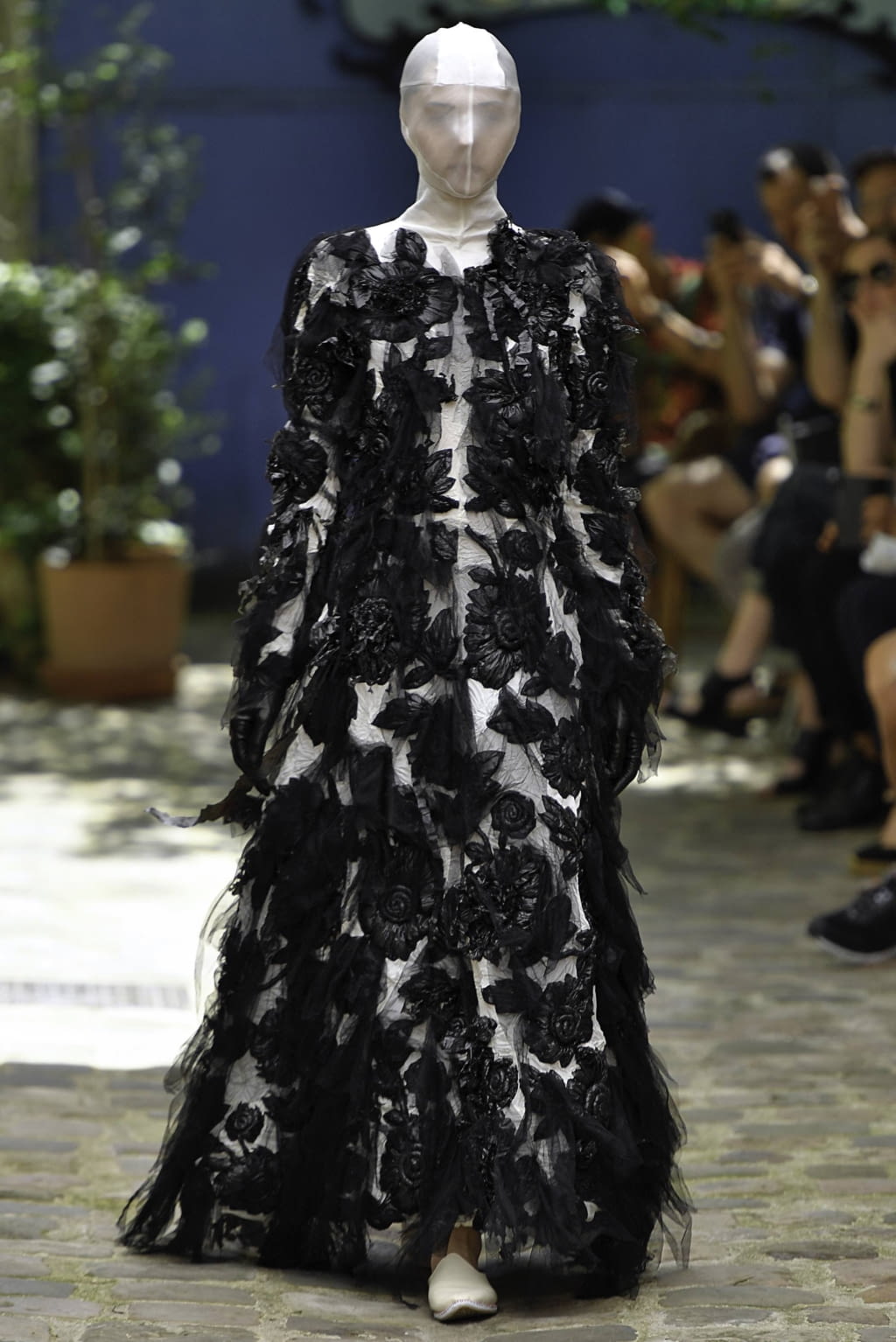 Fashion Week Paris Fall/Winter 2019 look 10 from the Aganovich collection couture