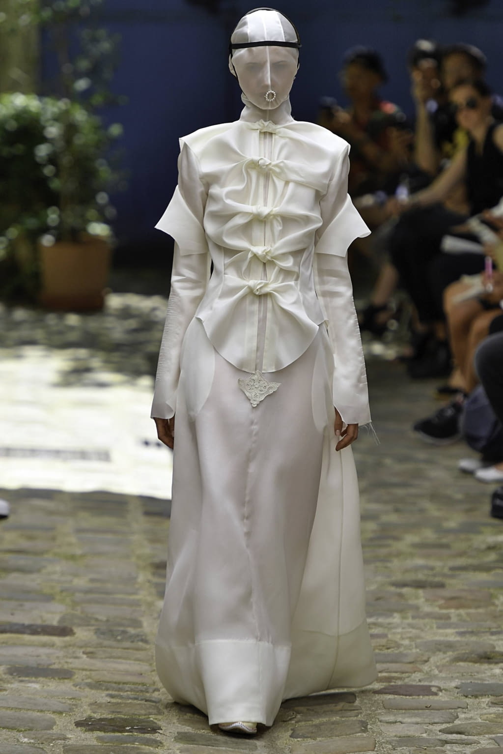 Fashion Week Paris Fall/Winter 2019 look 11 from the Aganovich collection couture
