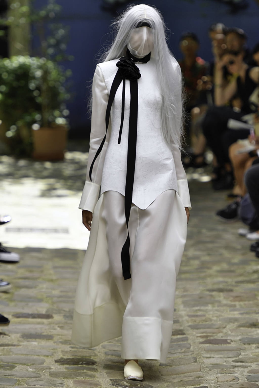 Fashion Week Paris Fall/Winter 2019 look 13 from the Aganovich collection 高级定制