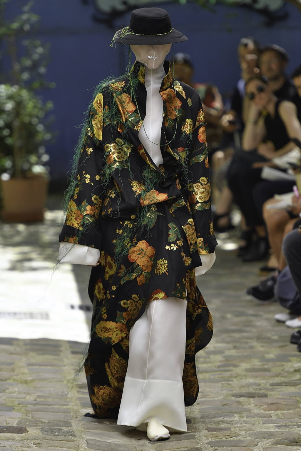 Fashion Week Paris Fall/Winter 2019 look 14 from the Aganovich collection 高级定制