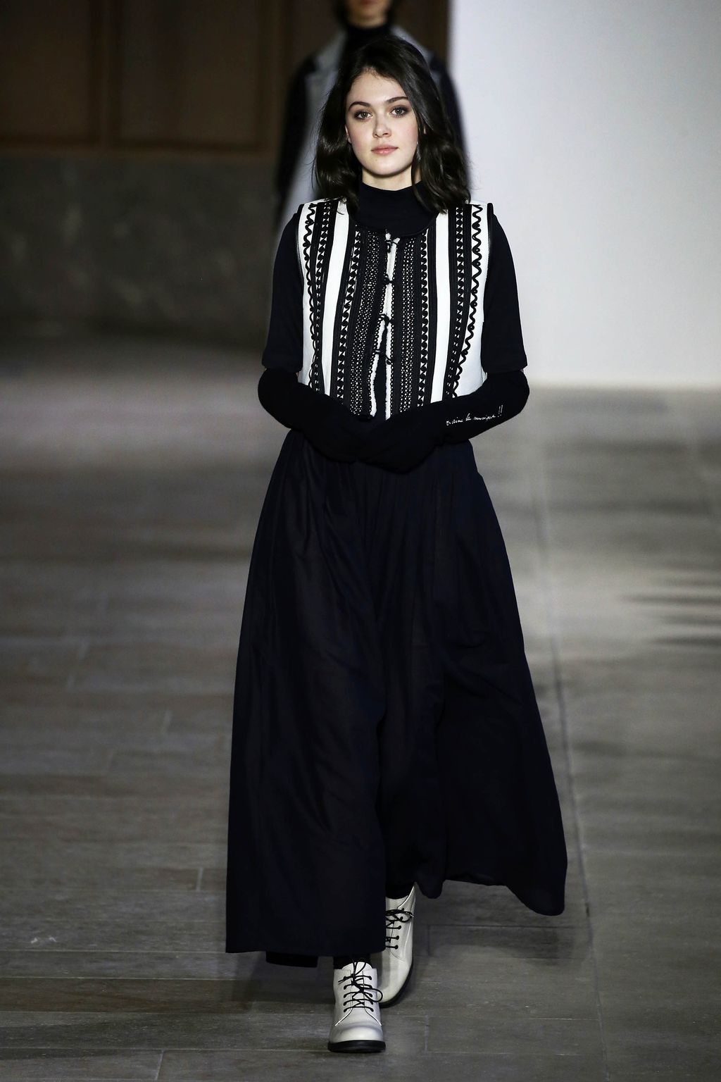 Fashion Week Paris Fall/Winter 2017 look 15 from the Agnès B collection womenswear