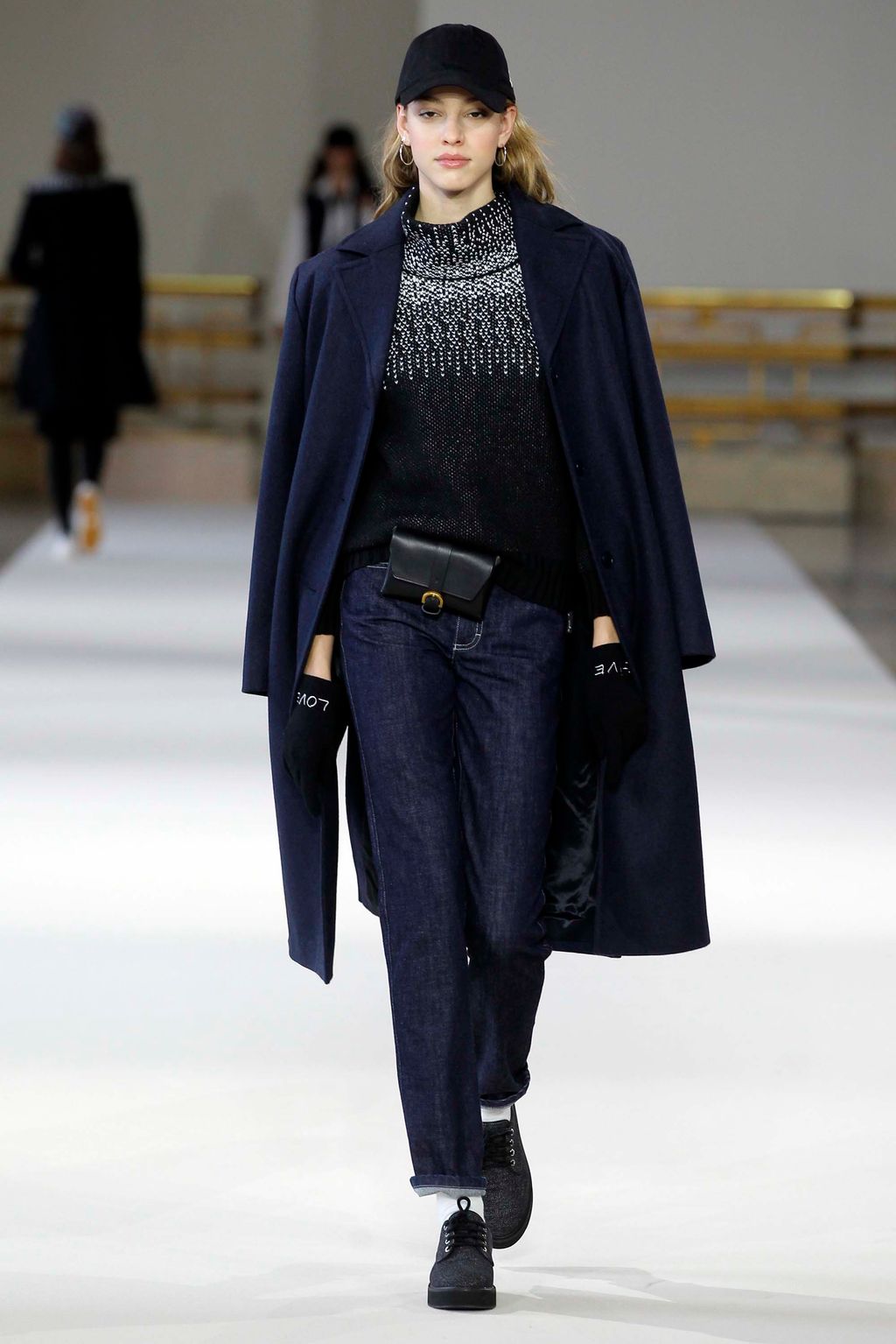 Fashion Week Paris Fall/Winter 2018 look 14 from the Agnès B collection womenswear