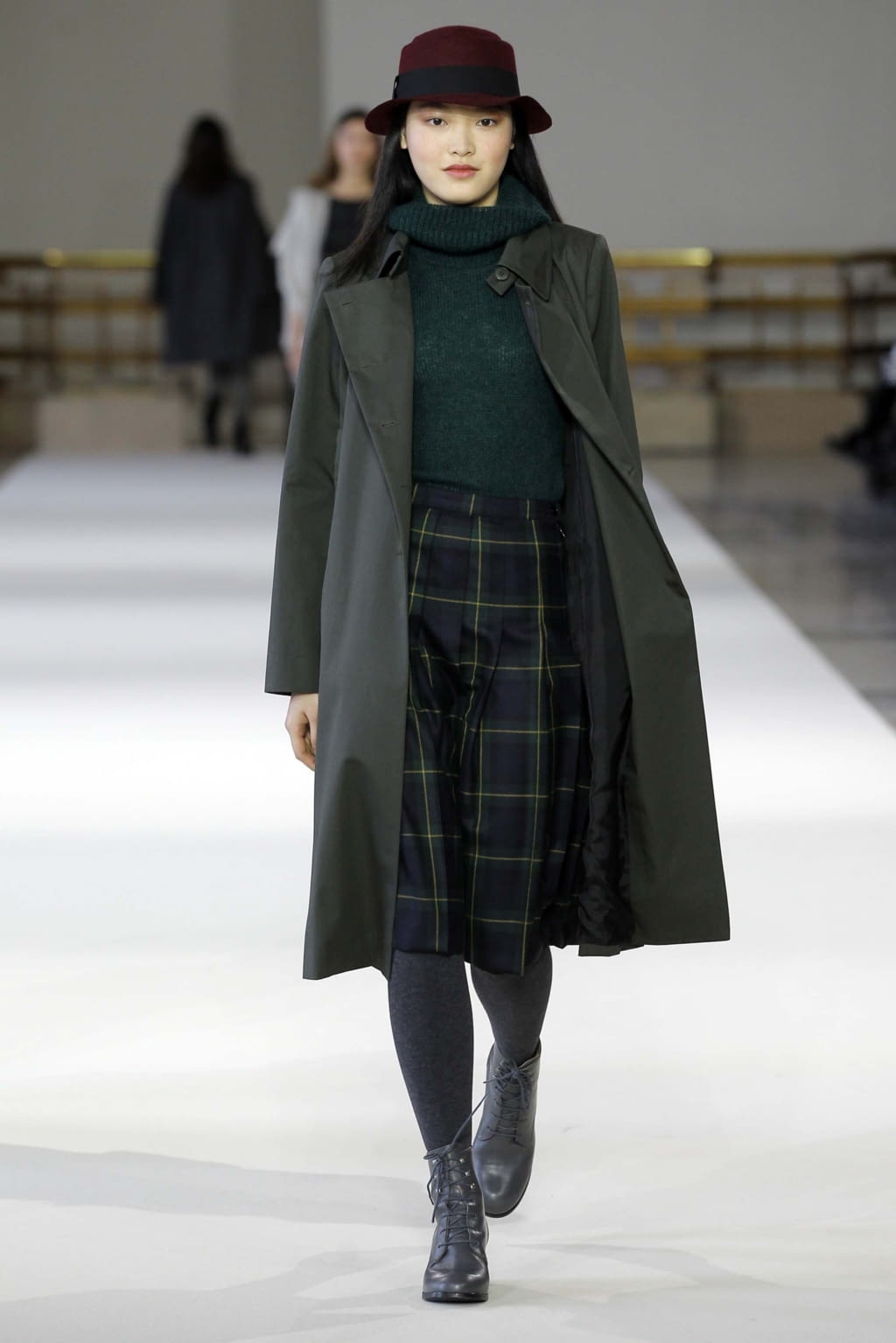 Fashion Week Paris Fall/Winter 2018 look 21 from the Agnès B collection womenswear