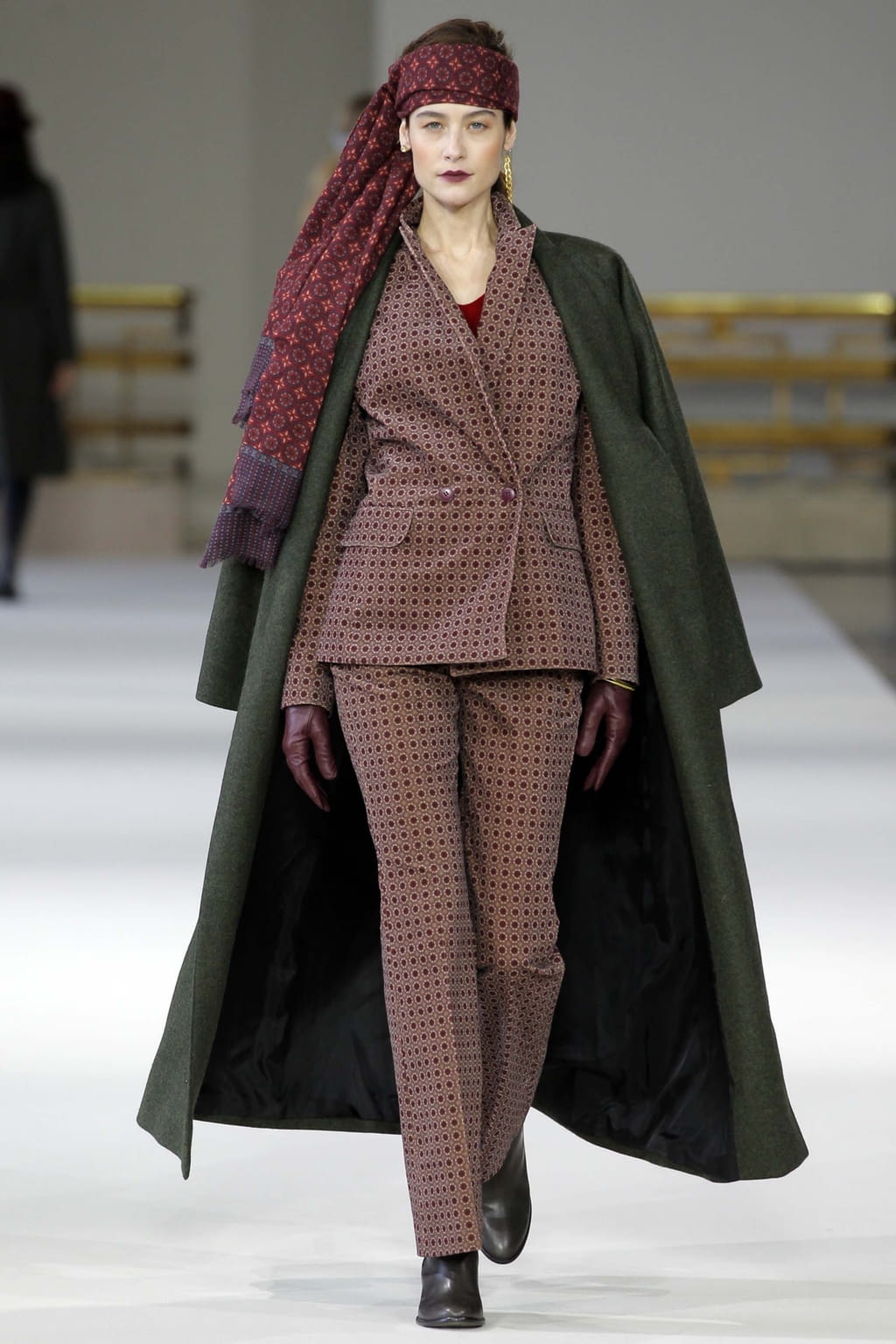 Fashion Week Paris Fall/Winter 2018 look 23 from the Agnès B collection womenswear
