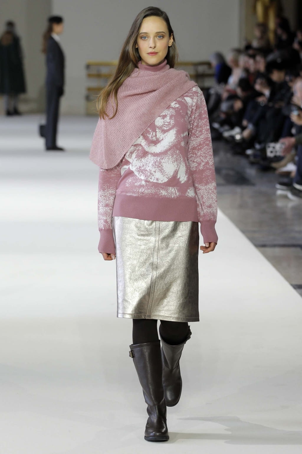 Fashion Week Paris Fall/Winter 2018 look 26 from the Agnès B collection womenswear