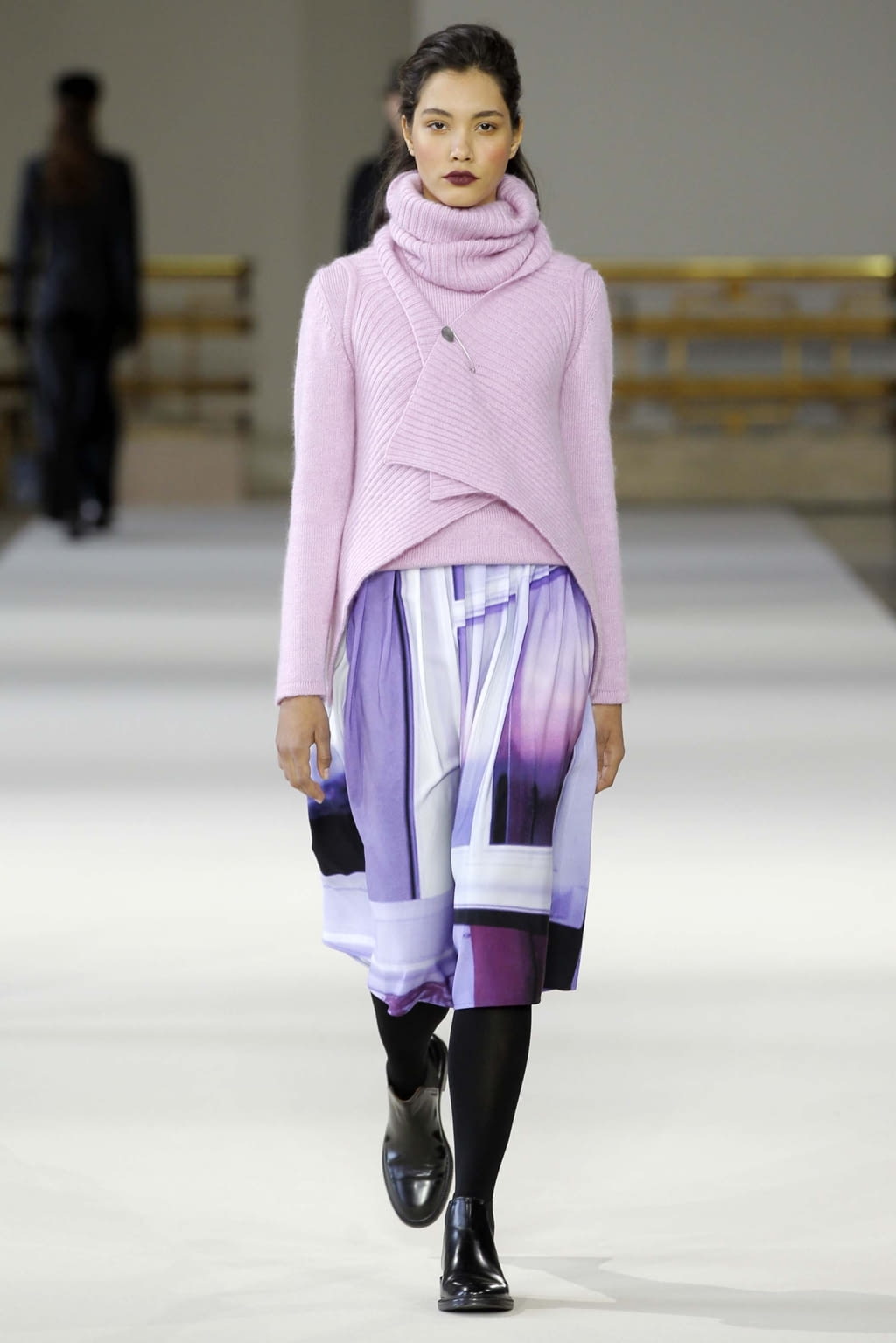 Fashion Week Paris Fall/Winter 2018 look 29 from the Agnès B collection womenswear