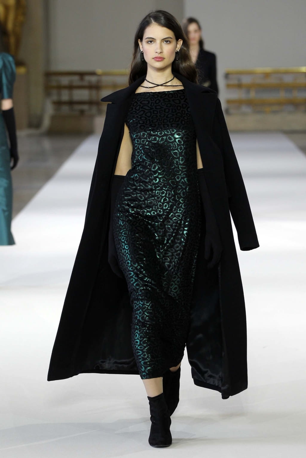 Fashion Week Paris Fall/Winter 2018 look 49 from the Agnès B collection 女装