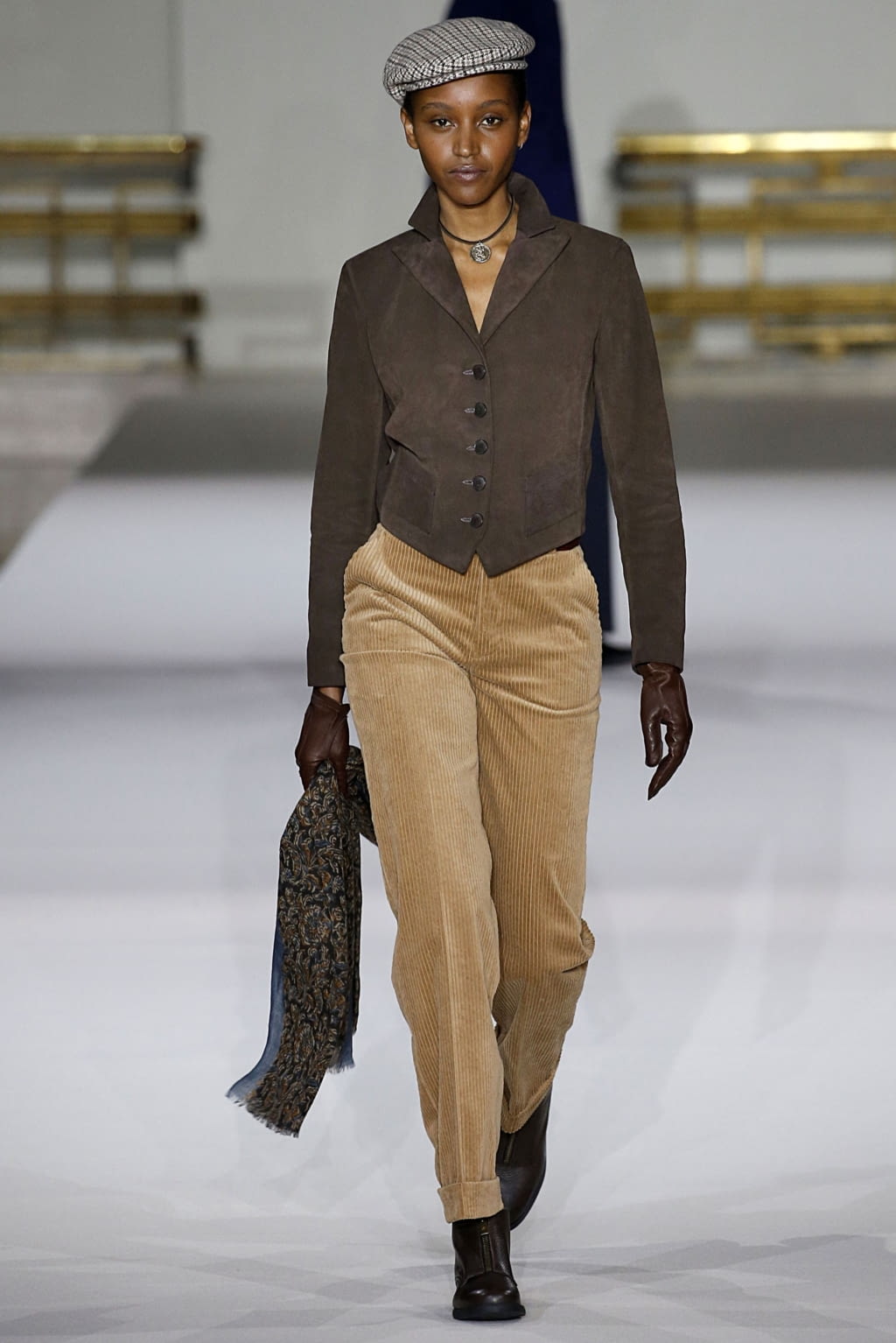Fashion Week Paris Fall/Winter 2019 look 14 from the Agnès B collection 女装