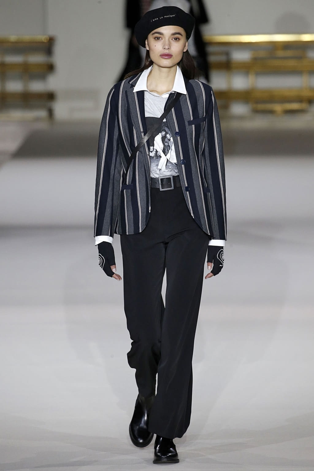 Fashion Week Paris Fall/Winter 2019 look 23 from the Agnès B collection womenswear