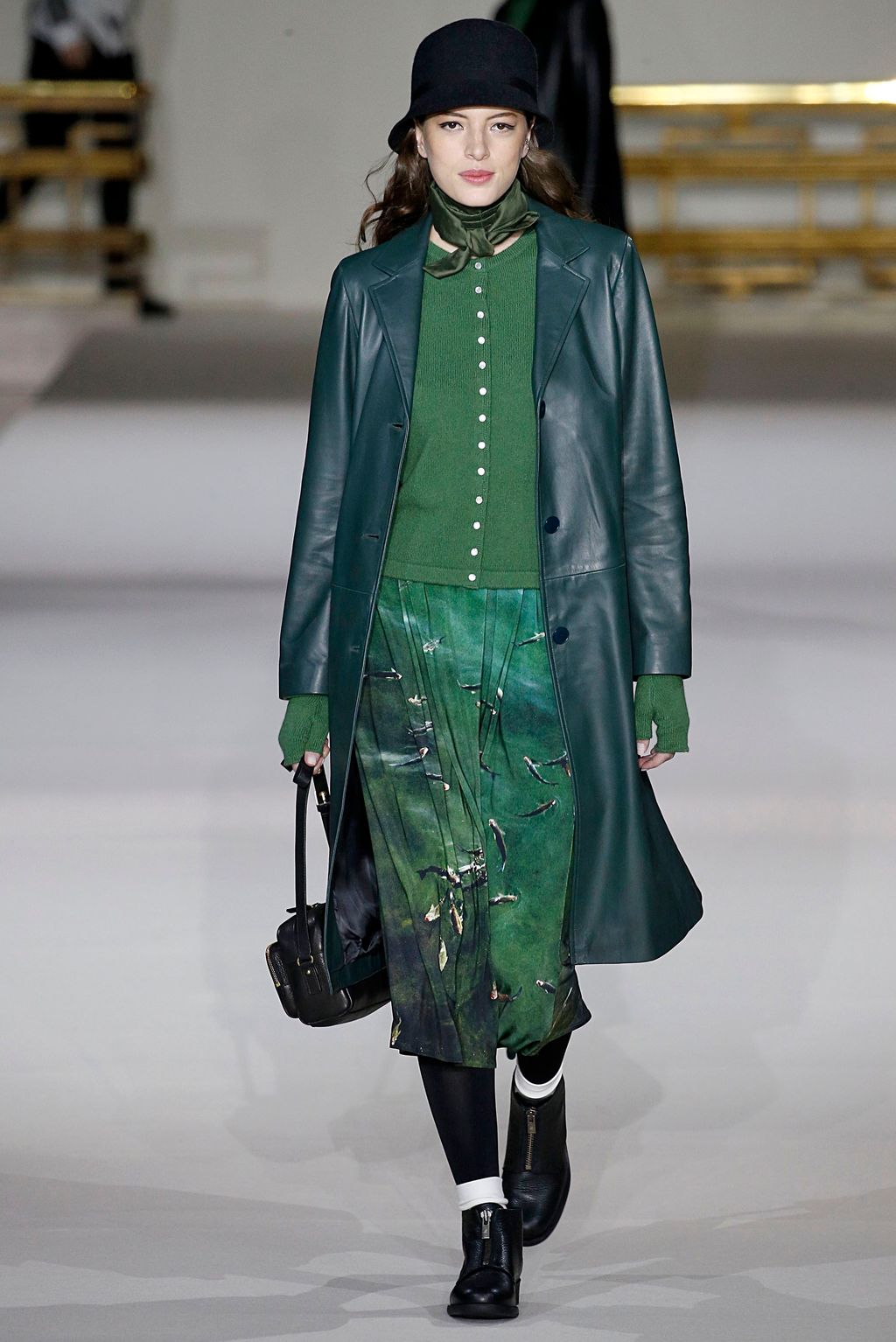 Fashion Week Paris Fall/Winter 2019 look 30 from the Agnès B collection 女装