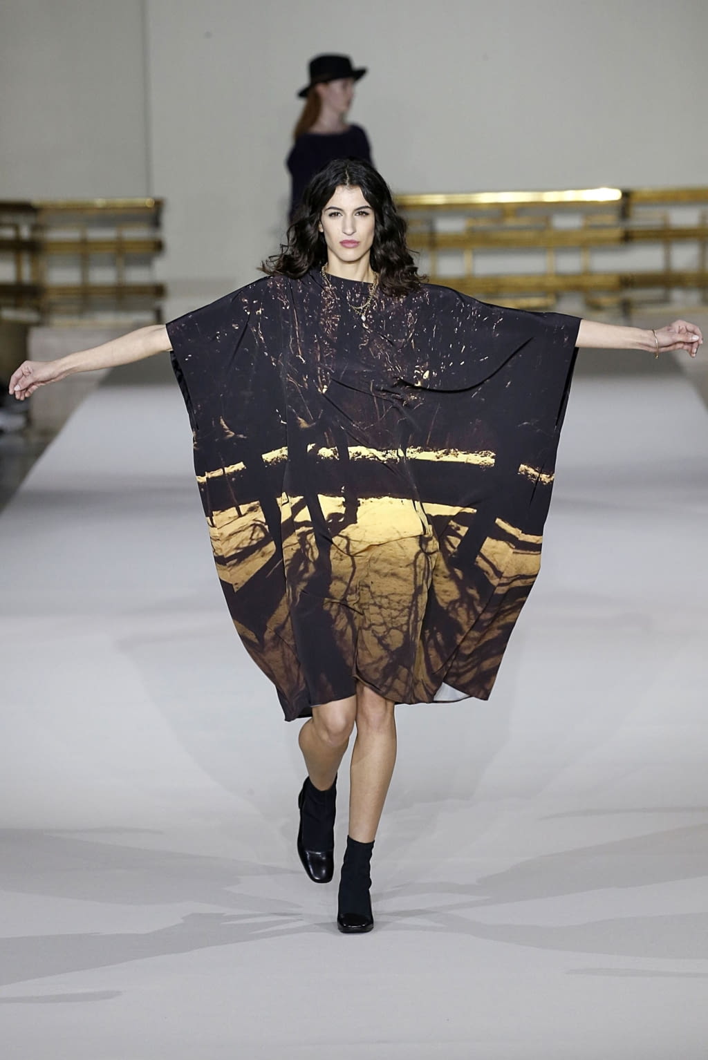 Fashion Week Paris Fall/Winter 2019 look 48 de la collection Agnès B womenswear