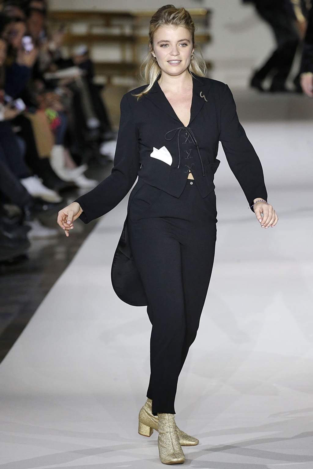 Fashion Week Paris Fall/Winter 2019 look 60 de la collection Agnès B womenswear