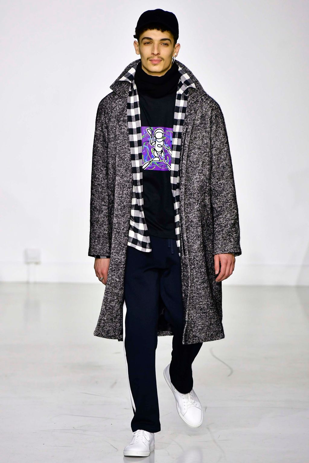 Fashion Week Paris Fall/Winter 2018 look 3 from the Agnès B collection 男装