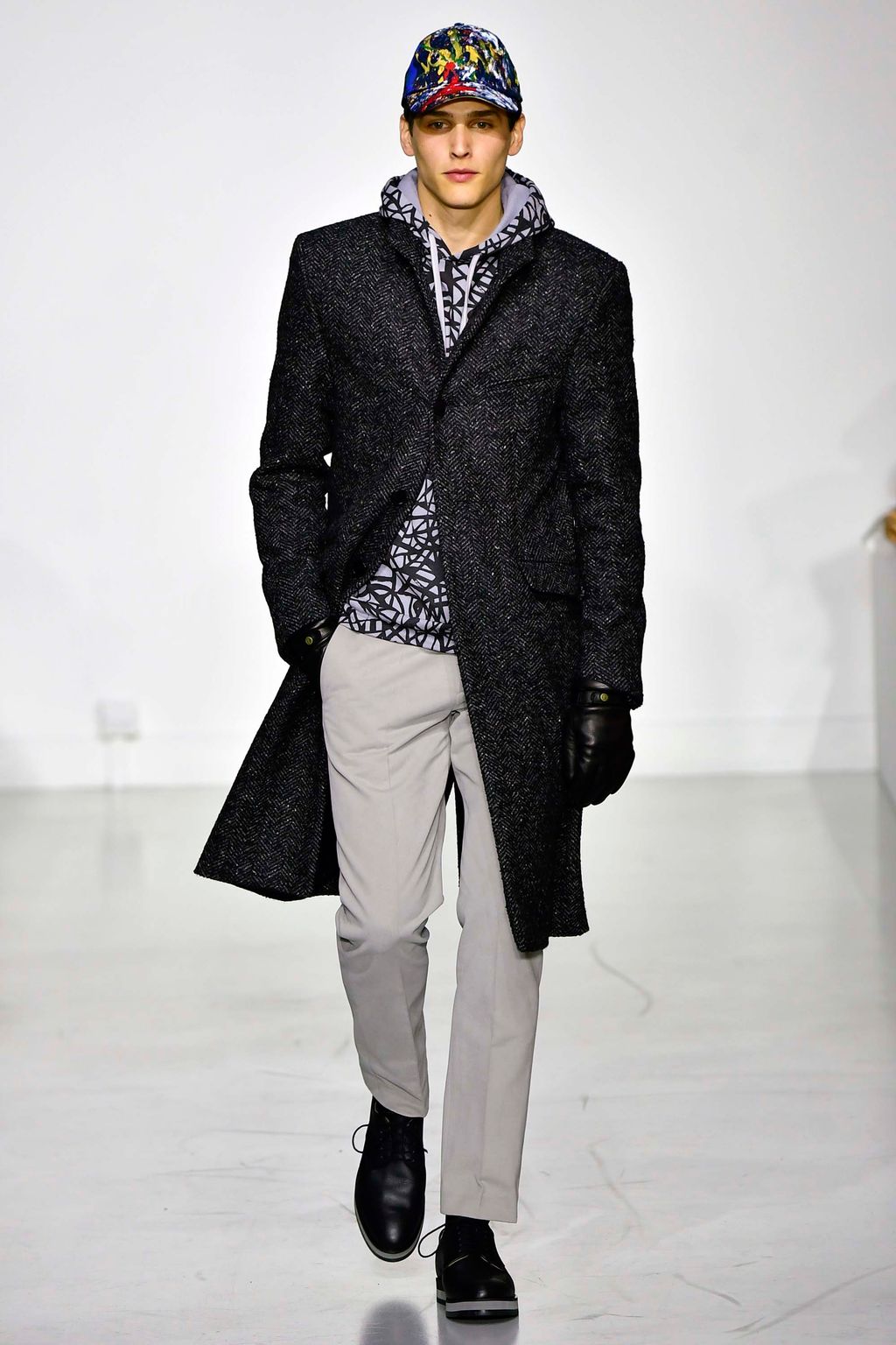 Fashion Week Paris Fall/Winter 2018 look 5 from the Agnès B collection menswear