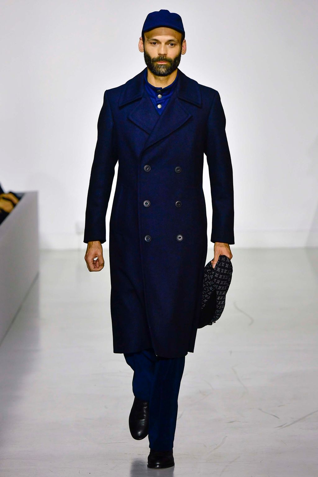 Fashion Week Paris Fall/Winter 2018 look 11 from the Agnès B collection menswear