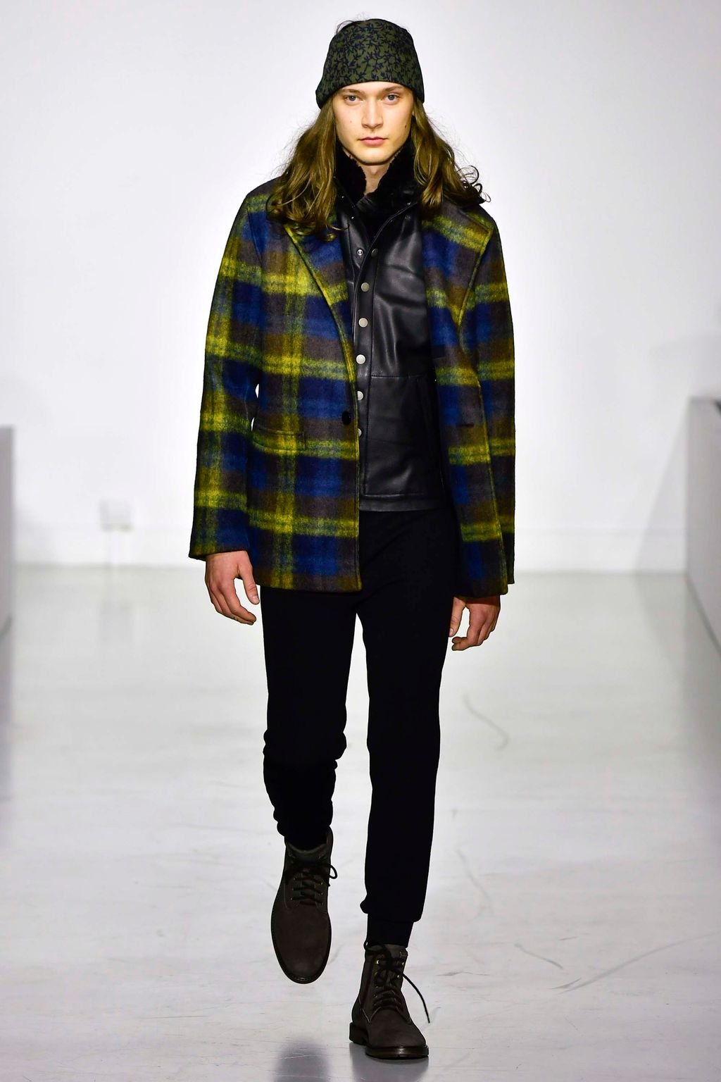 Fashion Week Paris Fall/Winter 2018 look 13 from the Agnès B collection menswear