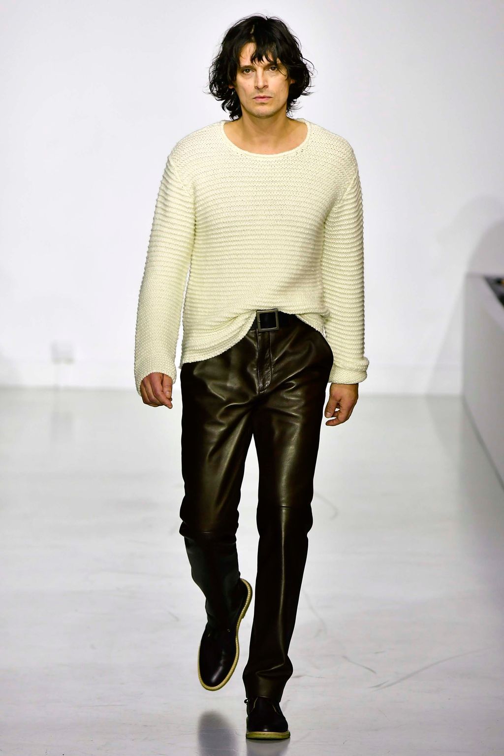 Fashion Week Paris Fall/Winter 2018 look 14 from the Agnès B collection 男装