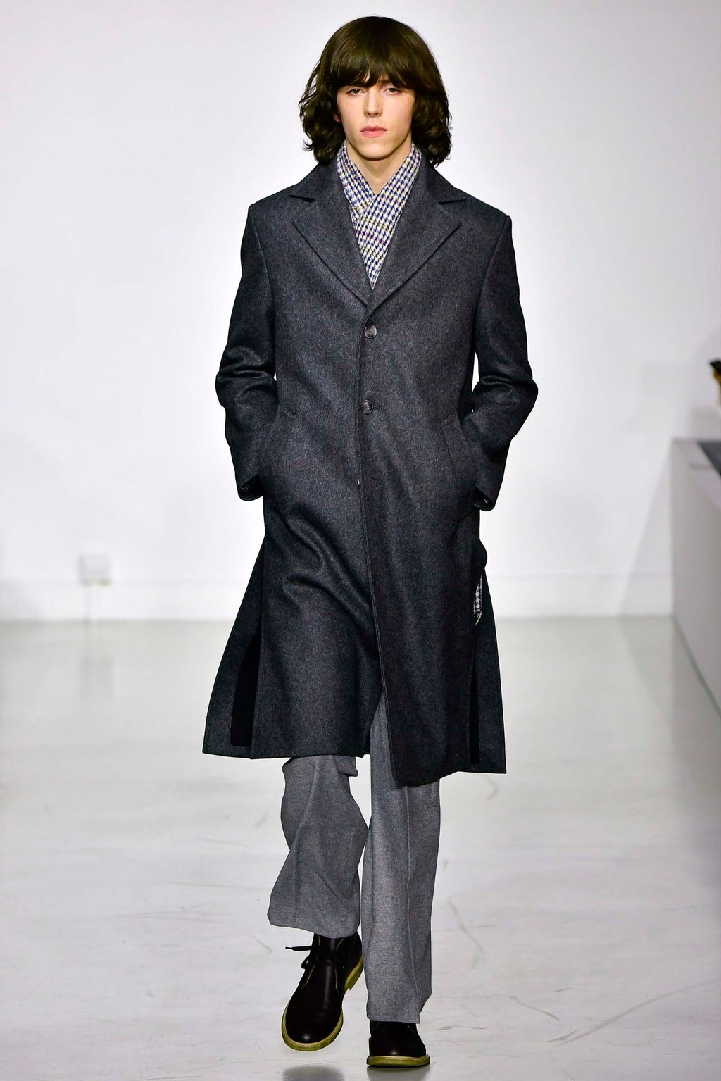 Fashion Week Paris Fall/Winter 2018 look 19 from the Agnès B collection menswear