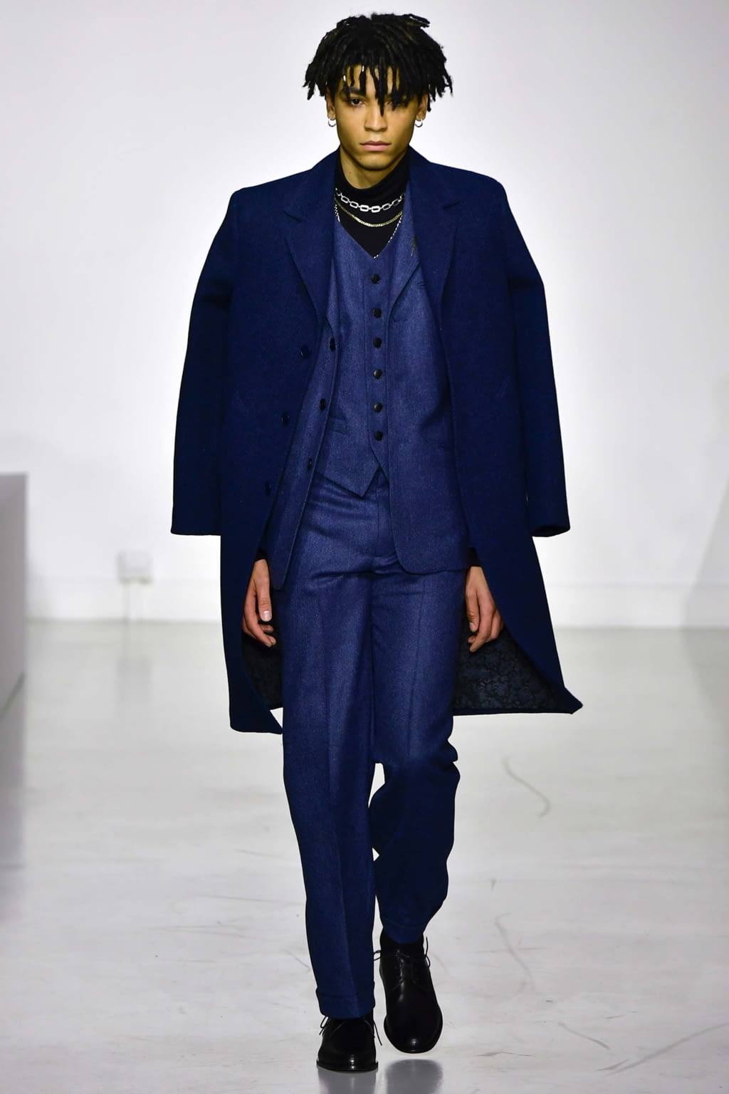 Fashion Week Paris Fall/Winter 2018 look 27 from the Agnès B collection menswear