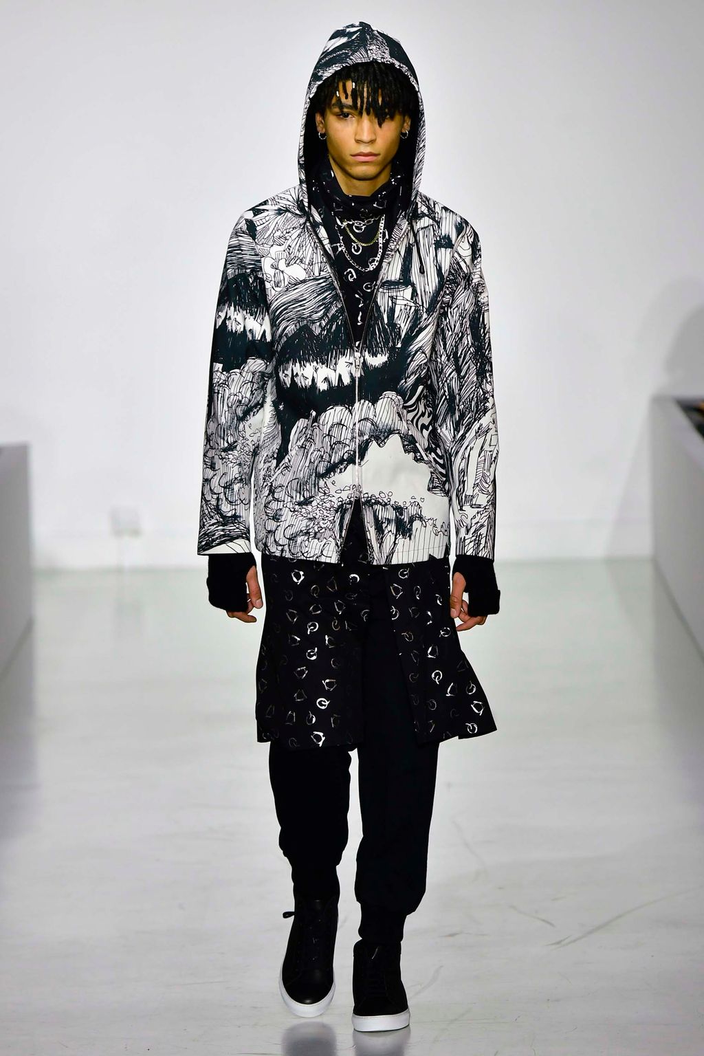 Fashion Week Paris Fall/Winter 2018 look 41 from the Agnès B collection menswear