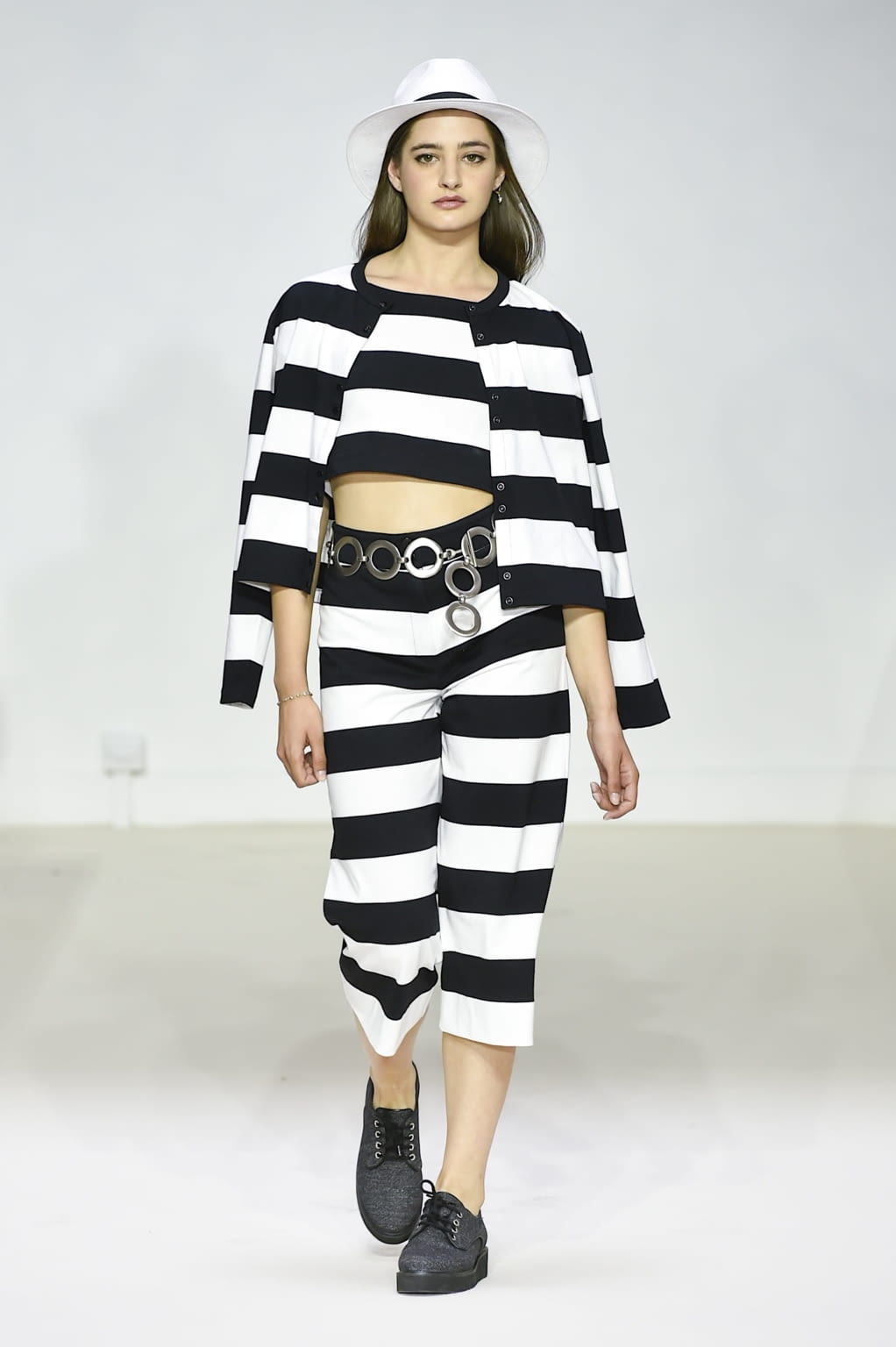 Fashion Week Paris Spring/Summer 2019 look 8 from the Agnès B collection 男装