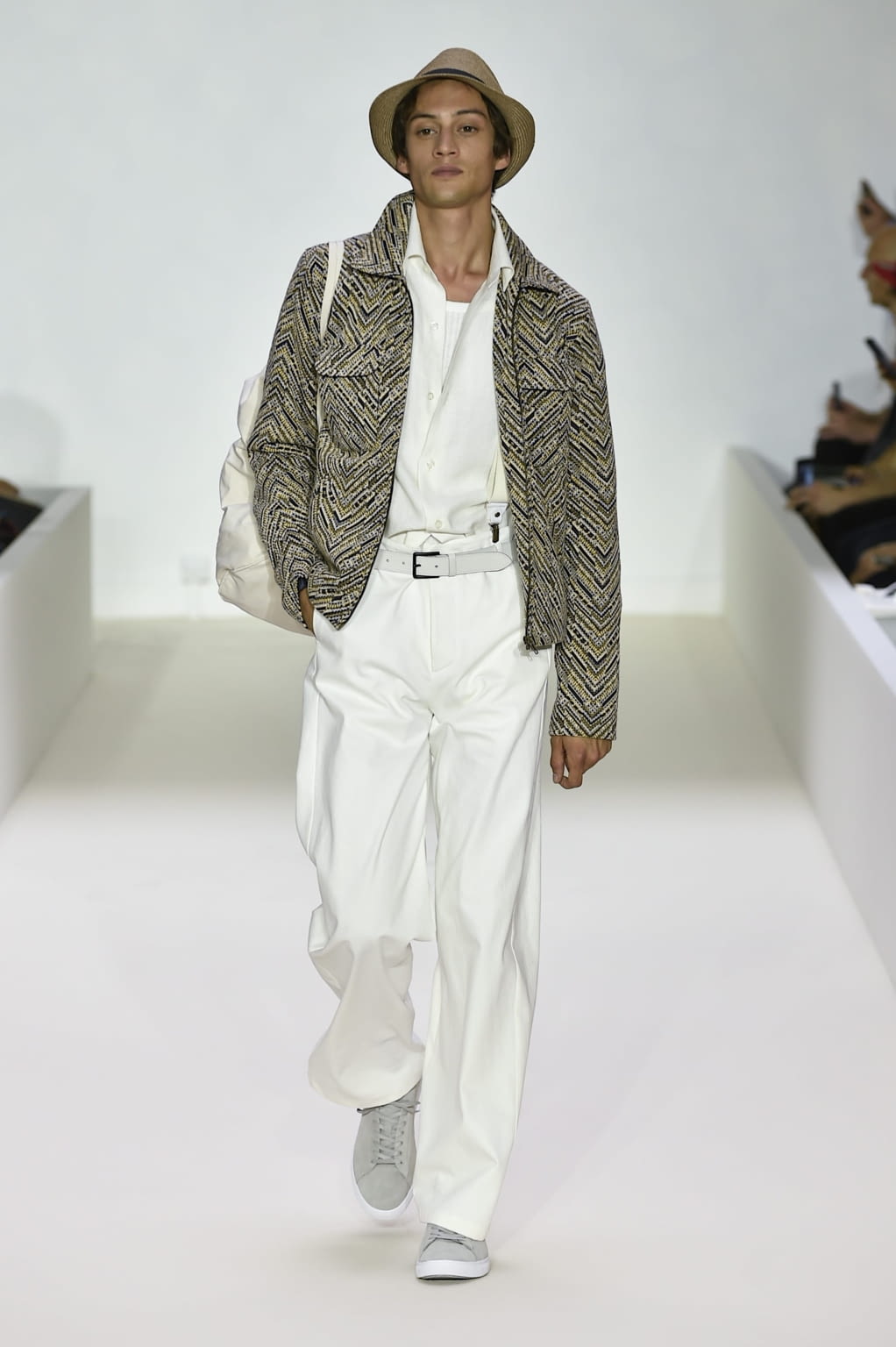 Fashion Week Paris Spring/Summer 2019 look 22 from the Agnès B collection 男装