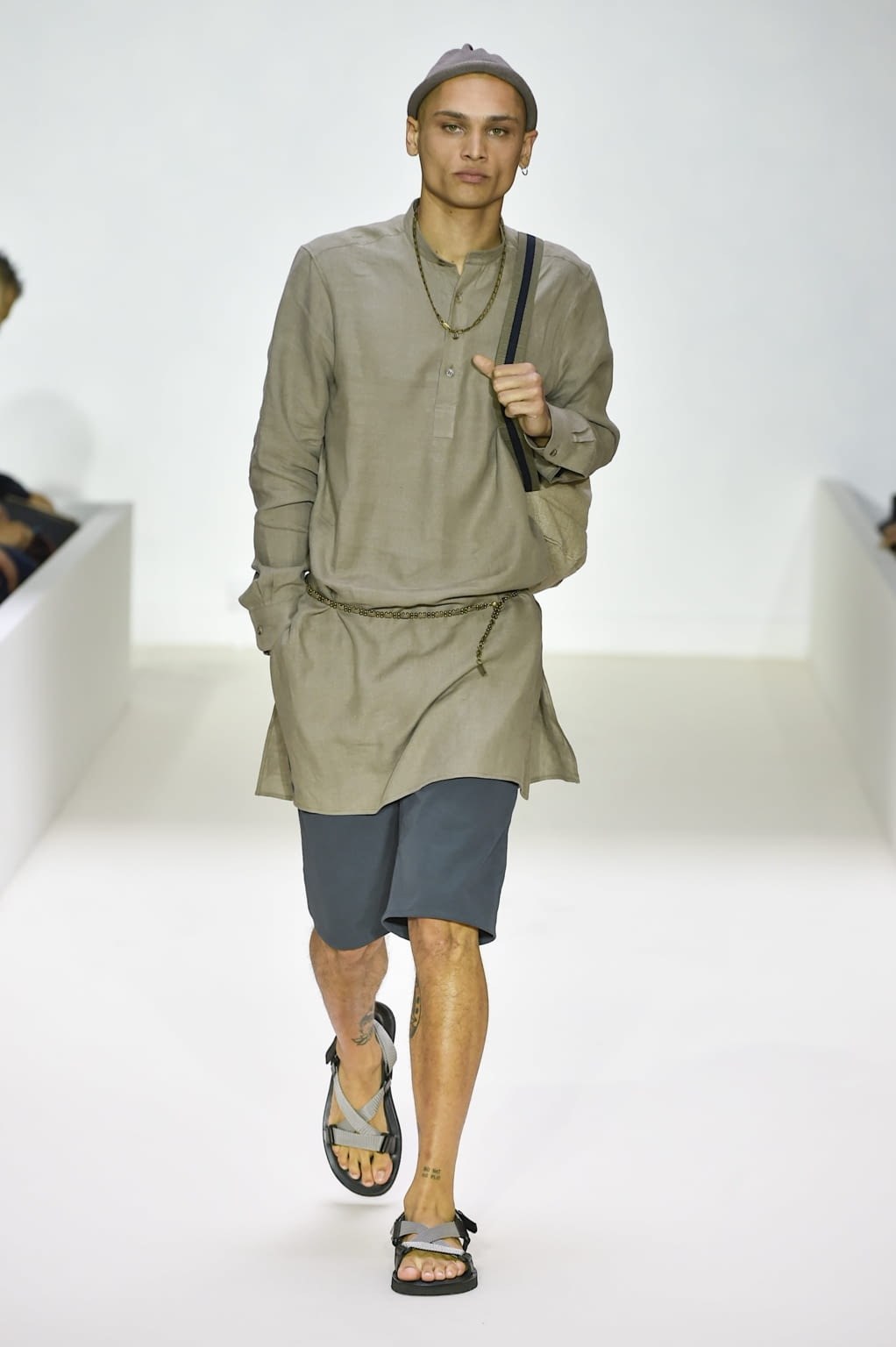 Fashion Week Paris Spring/Summer 2019 look 23 from the Agnès B collection menswear