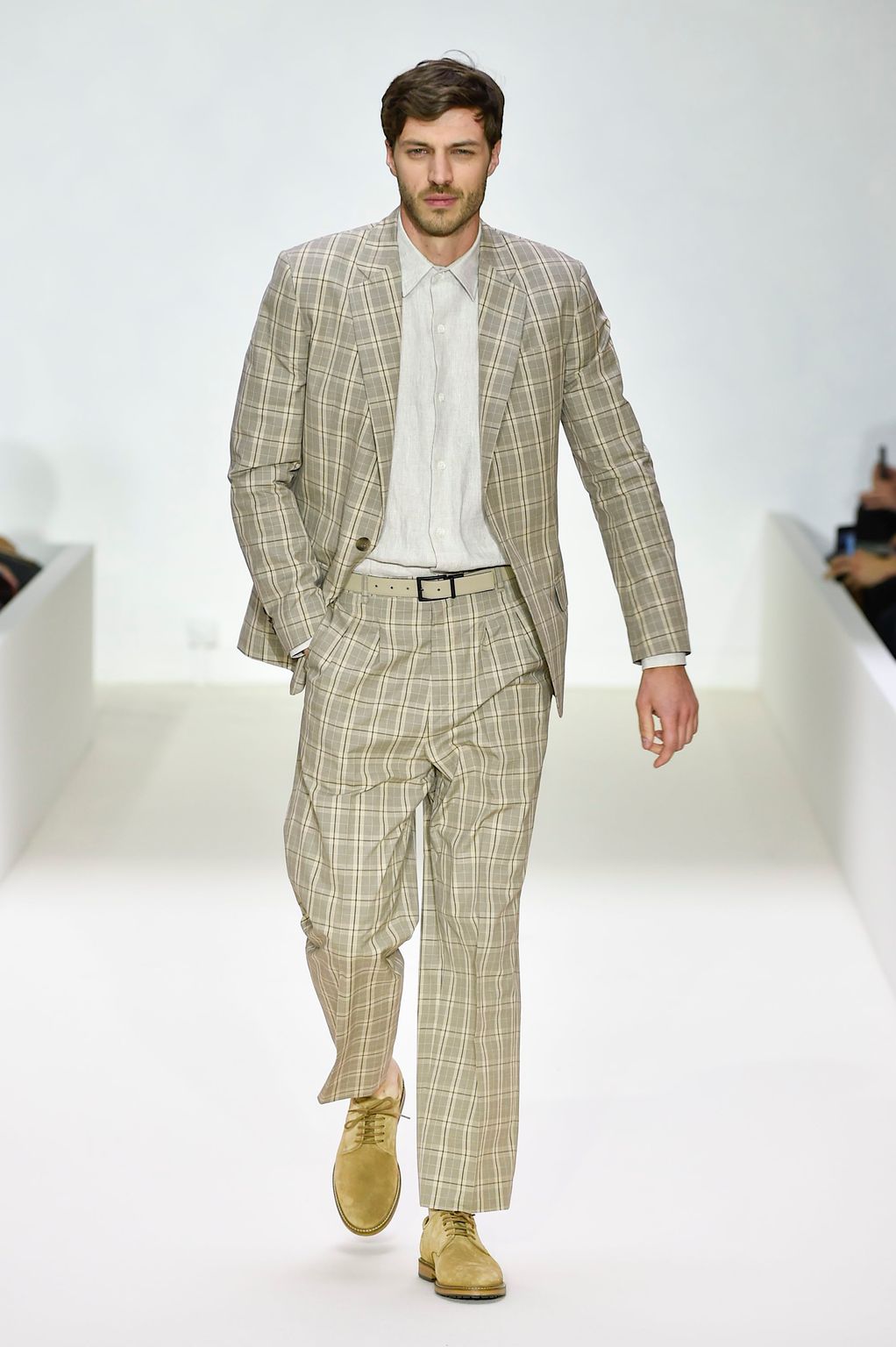 Fashion Week Paris Spring/Summer 2019 look 24 from the Agnès B collection 男装